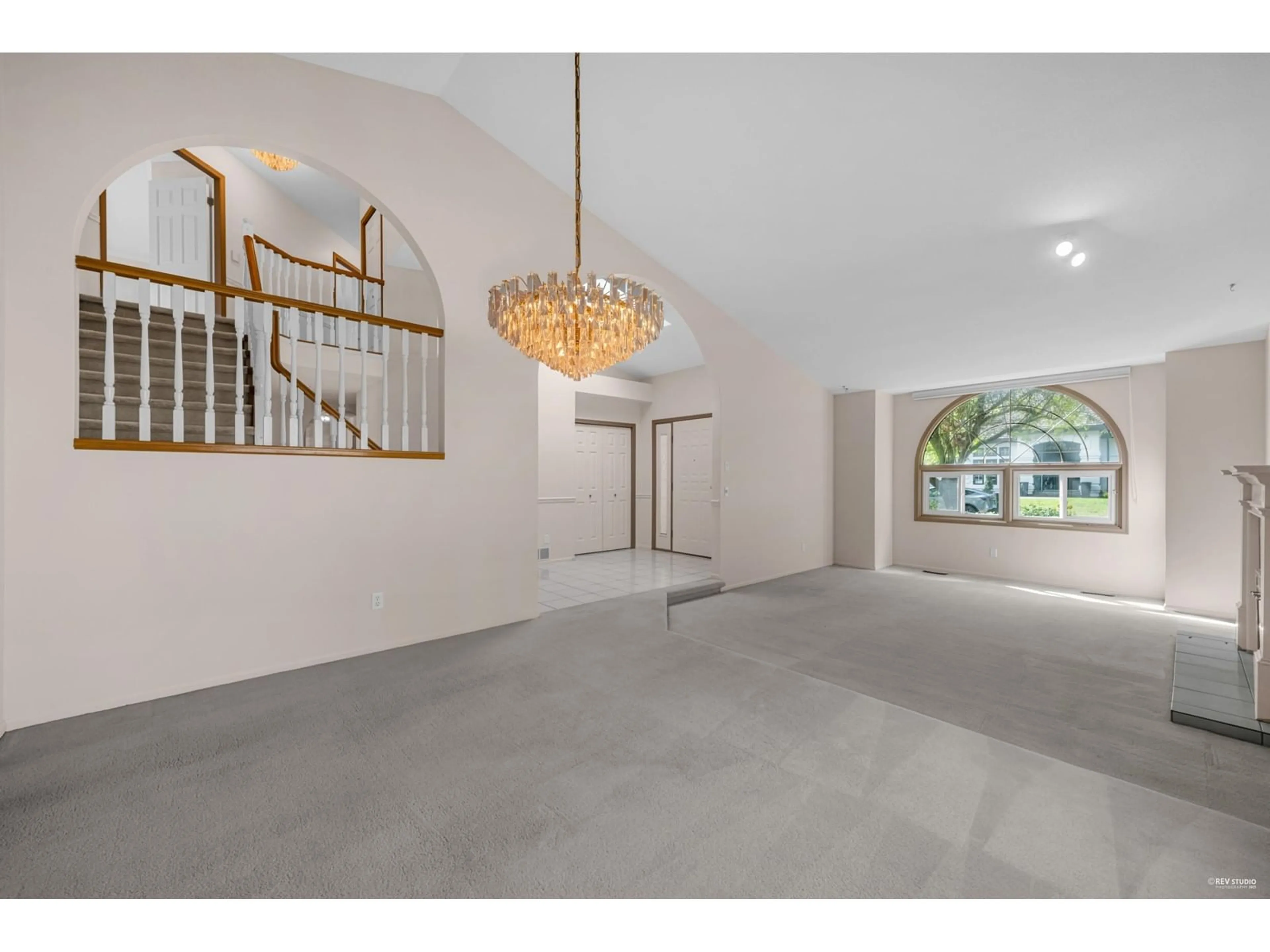 Indoor foyer for 13271 20A, Surrey British Columbia V4A9K2
