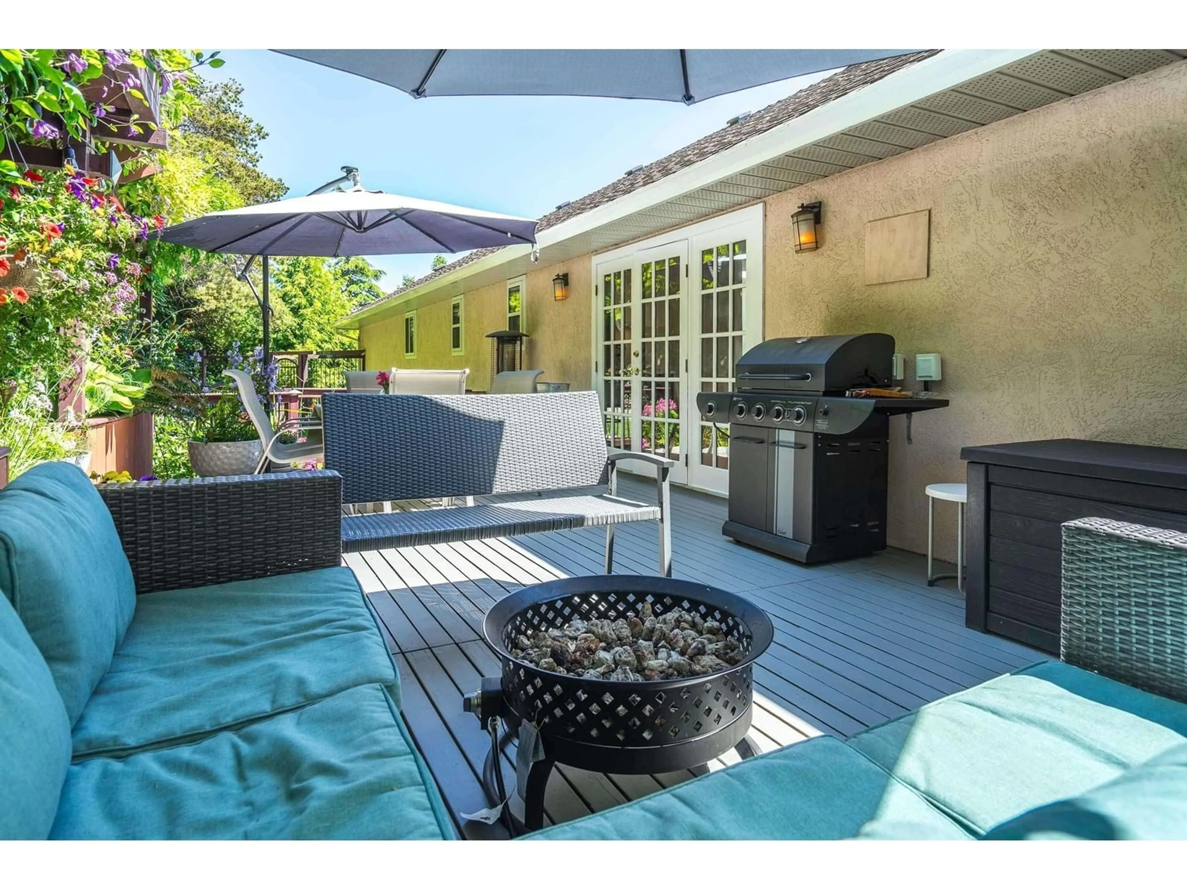 Patio, street for 16055 8, Surrey British Columbia V4A1A1