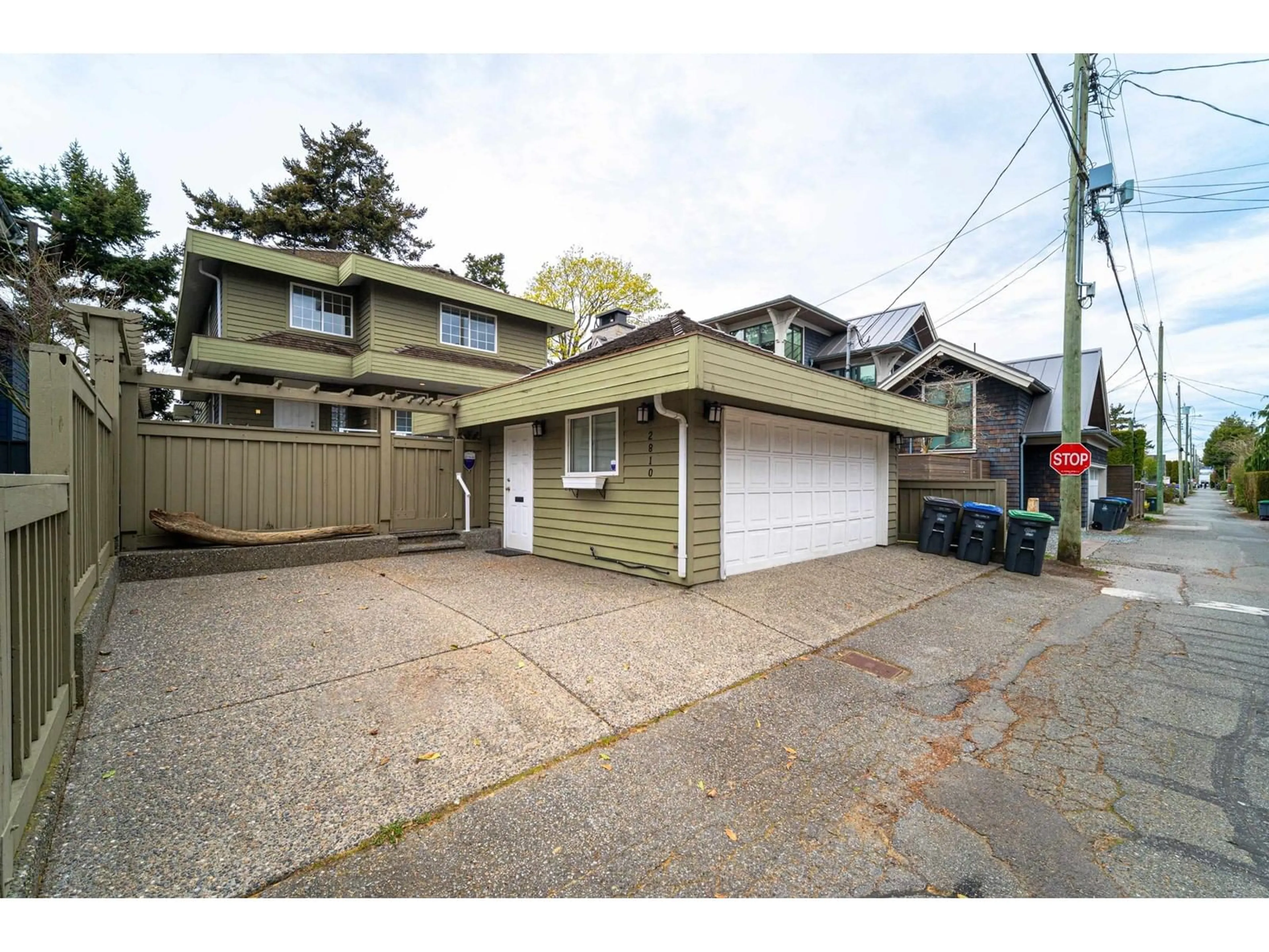 A pic from outside/outdoor area/front of a property/back of a property/a pic from drone, street for 2810 O'HARA, Surrey British Columbia V4A3E4