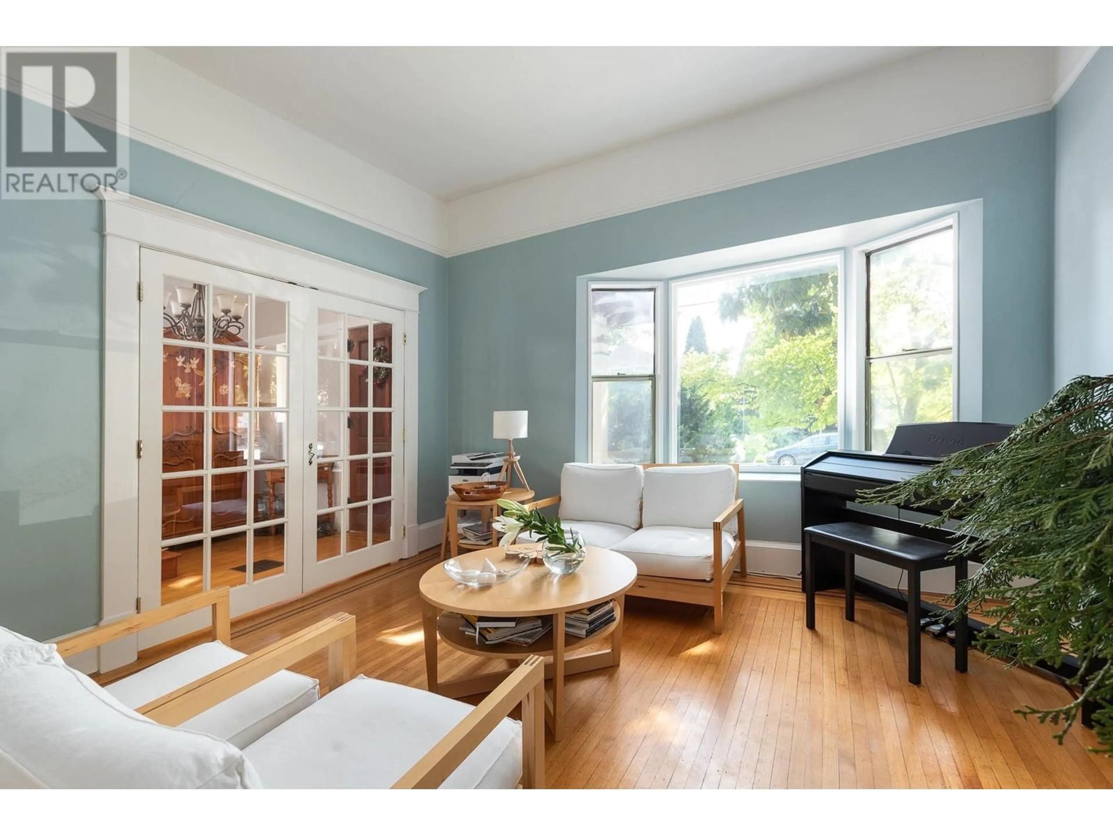 Living room with furniture, wood/laminate floor for 329 PINE STREET, New Westminster British Columbia V3L2T1