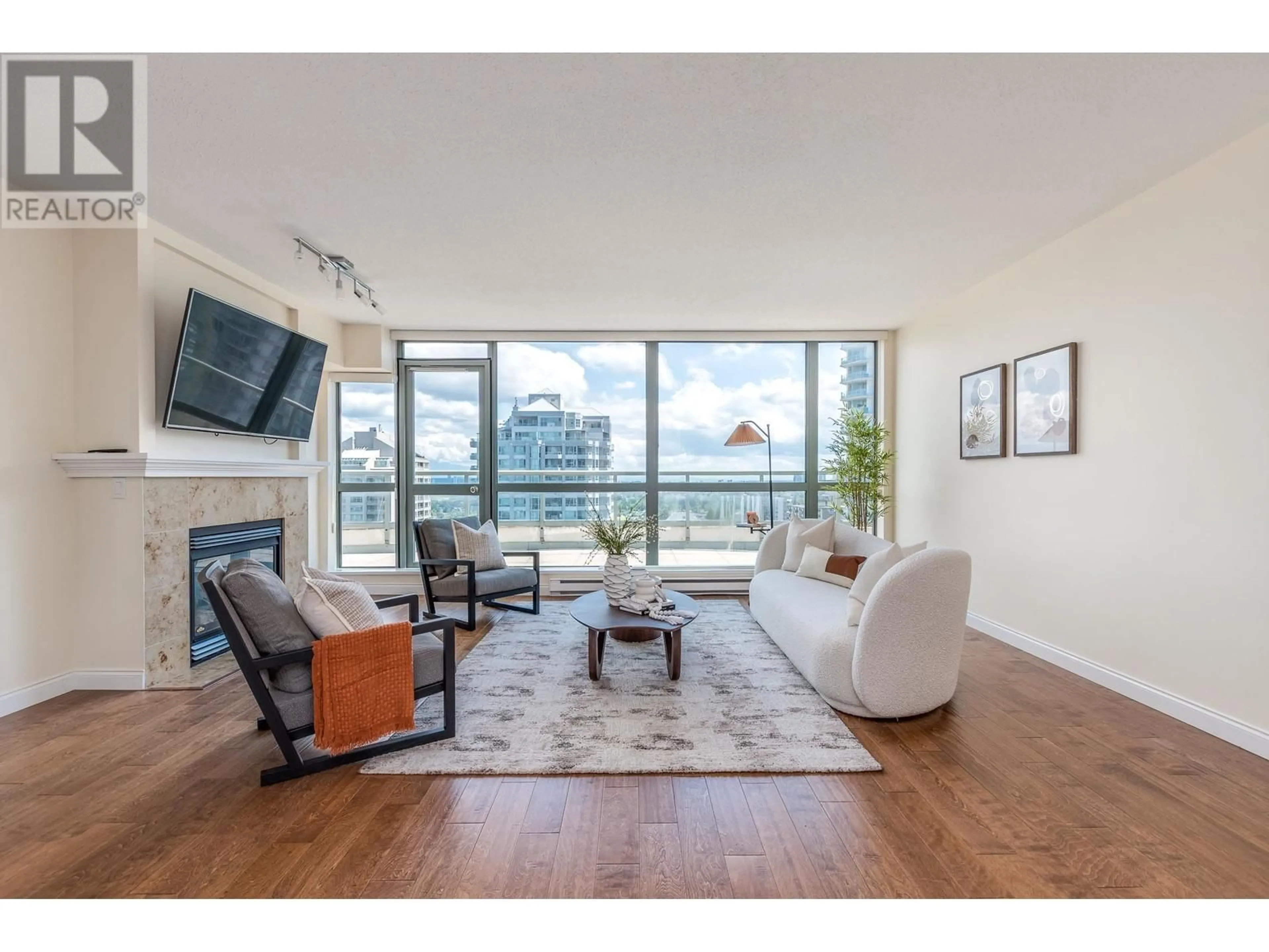 Living room with furniture, wood/laminate floor for 1702 - 4788 HAZEL STREET, Burnaby British Columbia V5H4V9