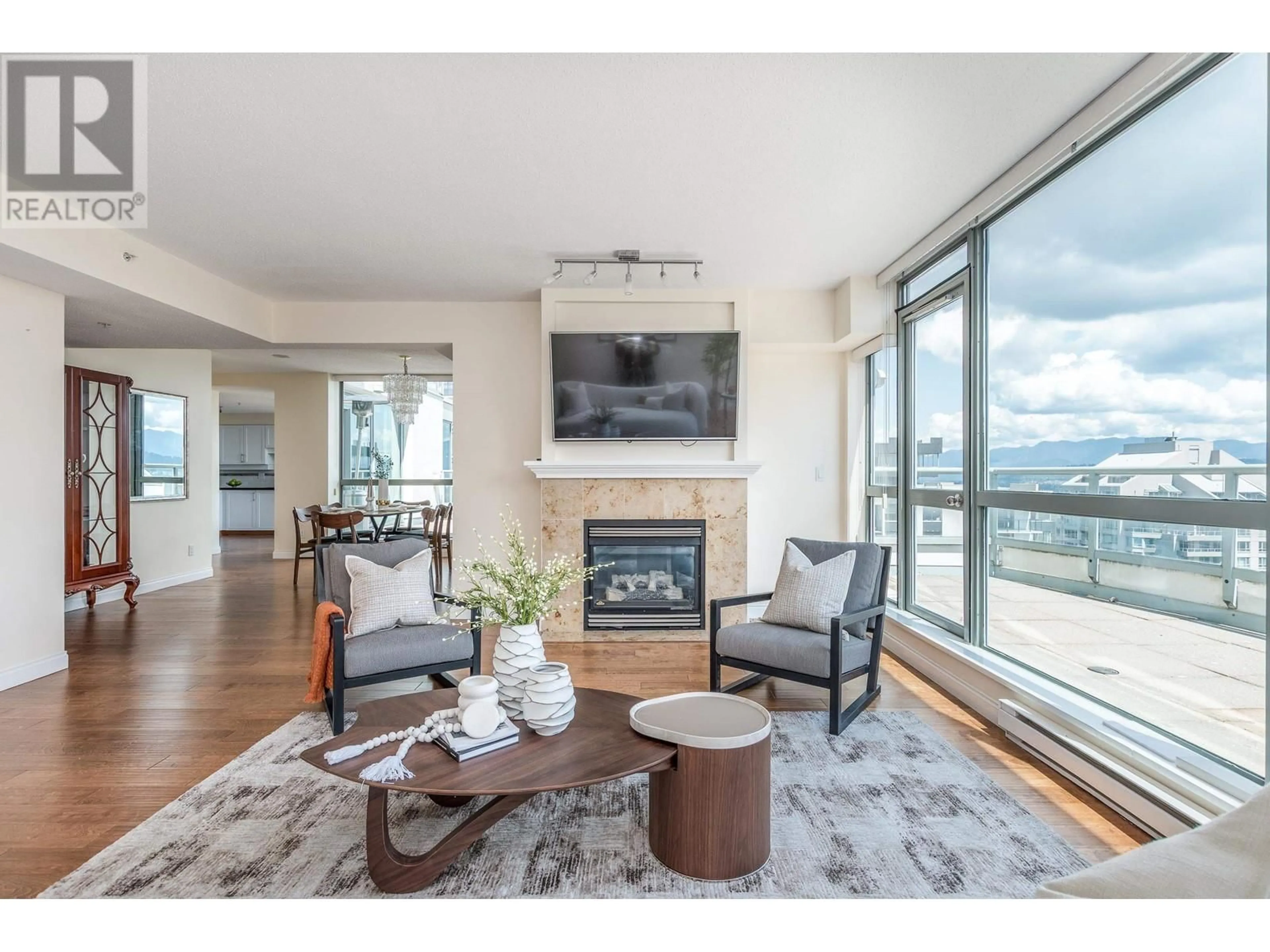 Living room with furniture, unknown for 1702 - 4788 HAZEL STREET, Burnaby British Columbia V5H4V9