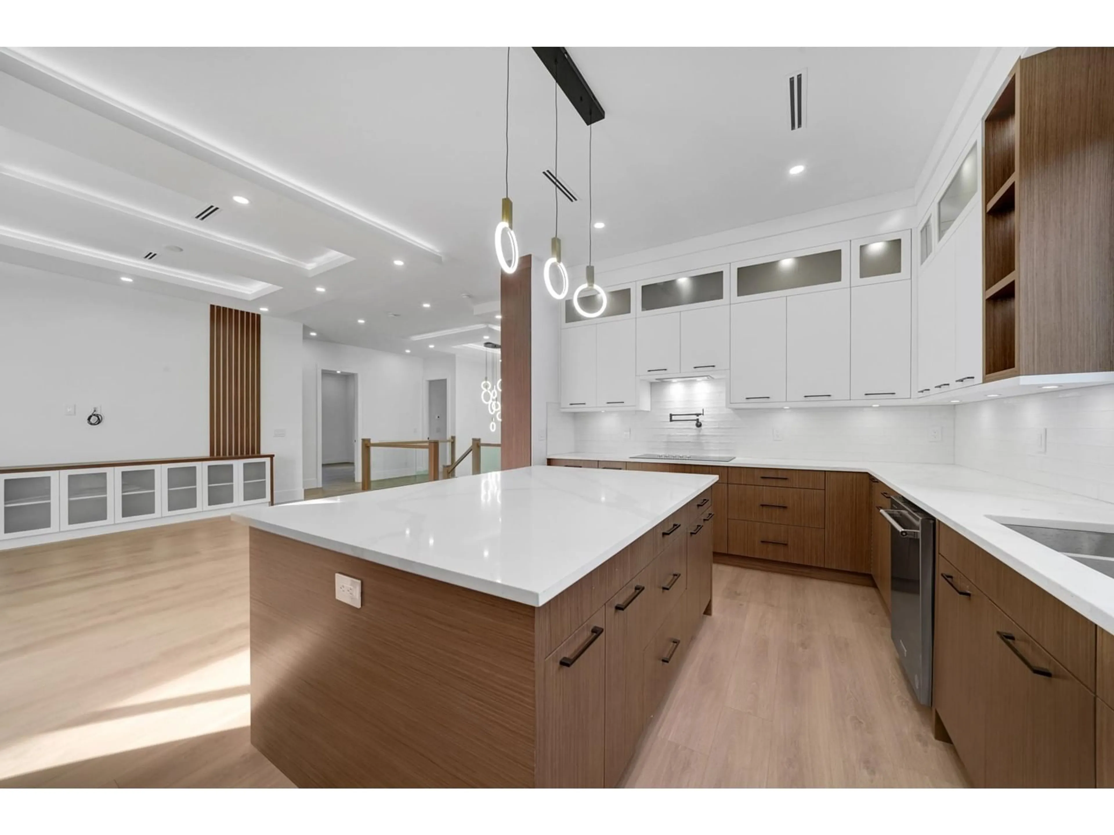 Open concept kitchen, unknown for 20070 46A, Langley British Columbia V3A6J3
