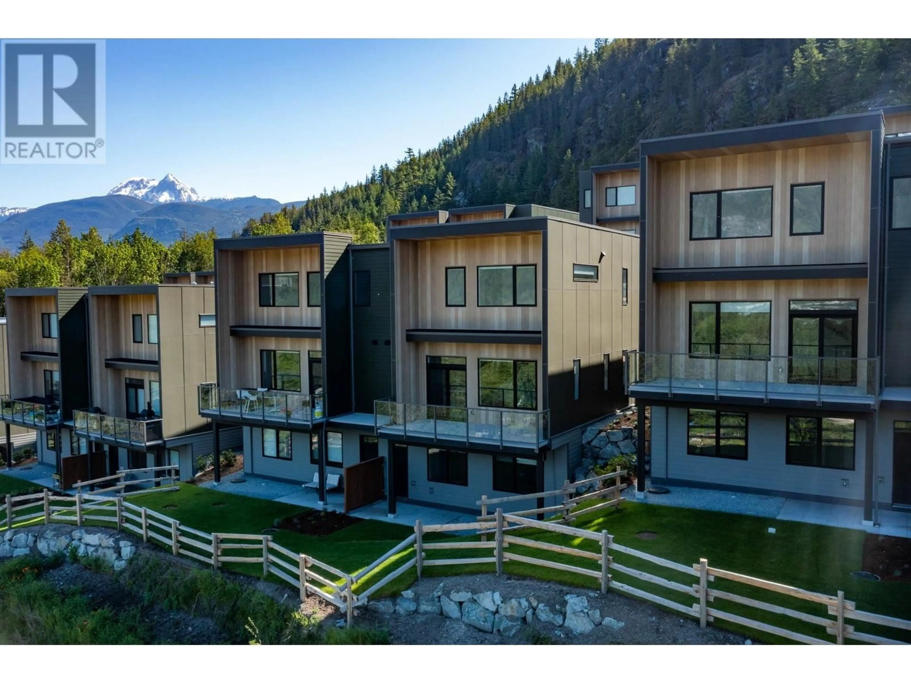 A pic from outside/outdoor area/front of a property/back of a property/a pic from drone, mountain view for 39249 STELLAR DRIVE, Squamish British Columbia V8B1G2