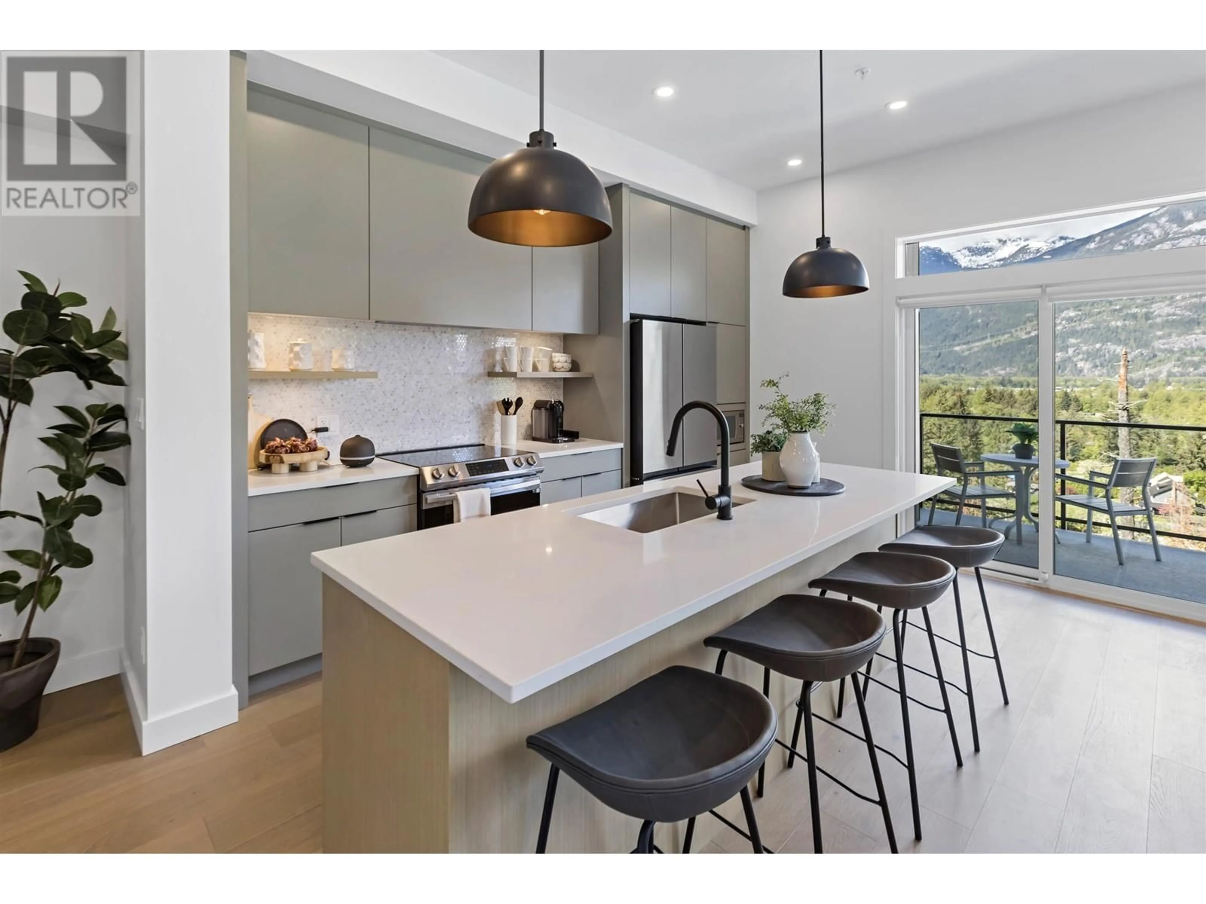 Open concept kitchen, unknown for 39249 STELLAR DRIVE, Squamish British Columbia V8B1G2
