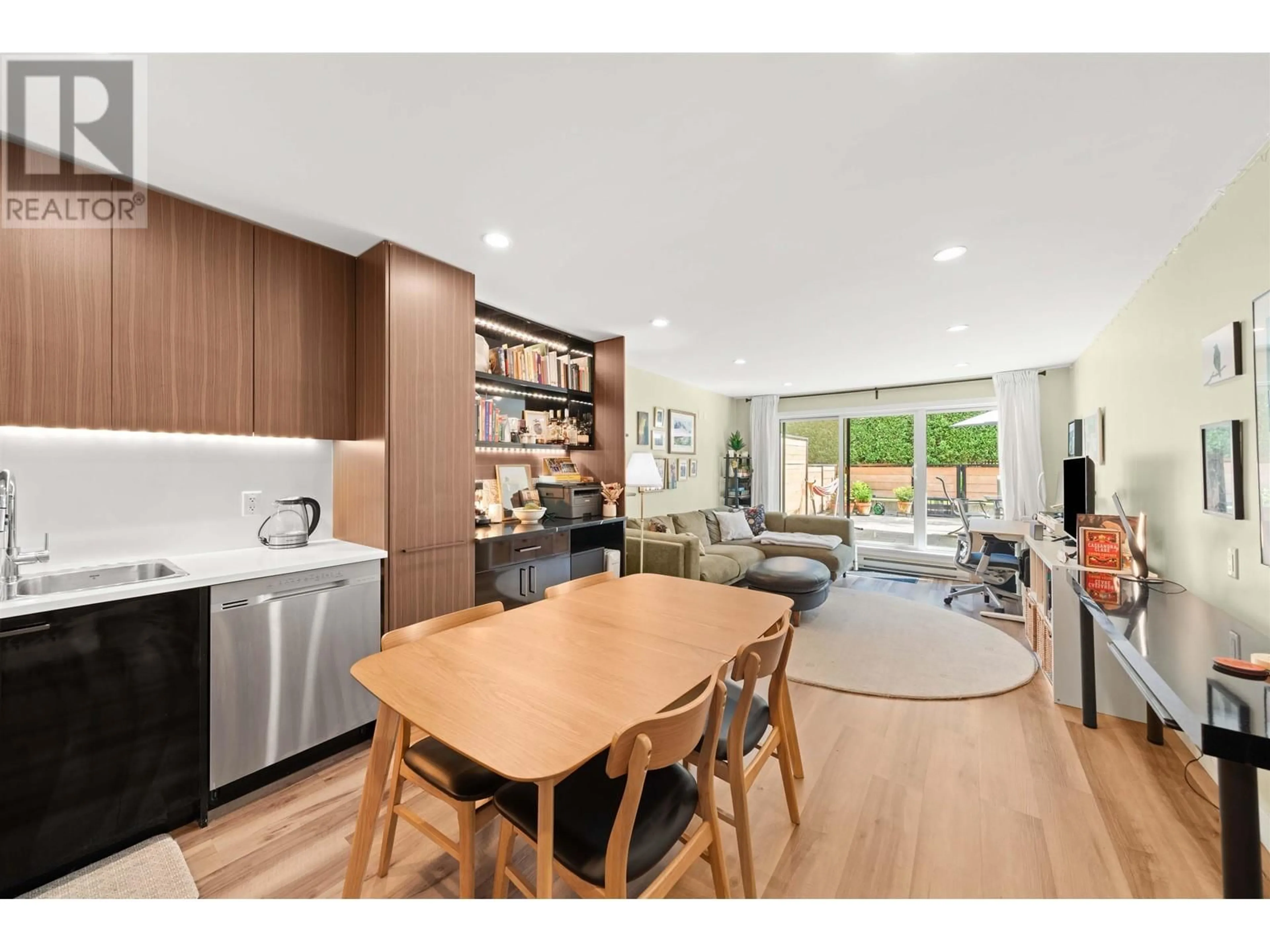 Open concept kitchen, wood/laminate floor for 214 - 215 MOWAT STREET, New Westminster British Columbia V3M4B1
