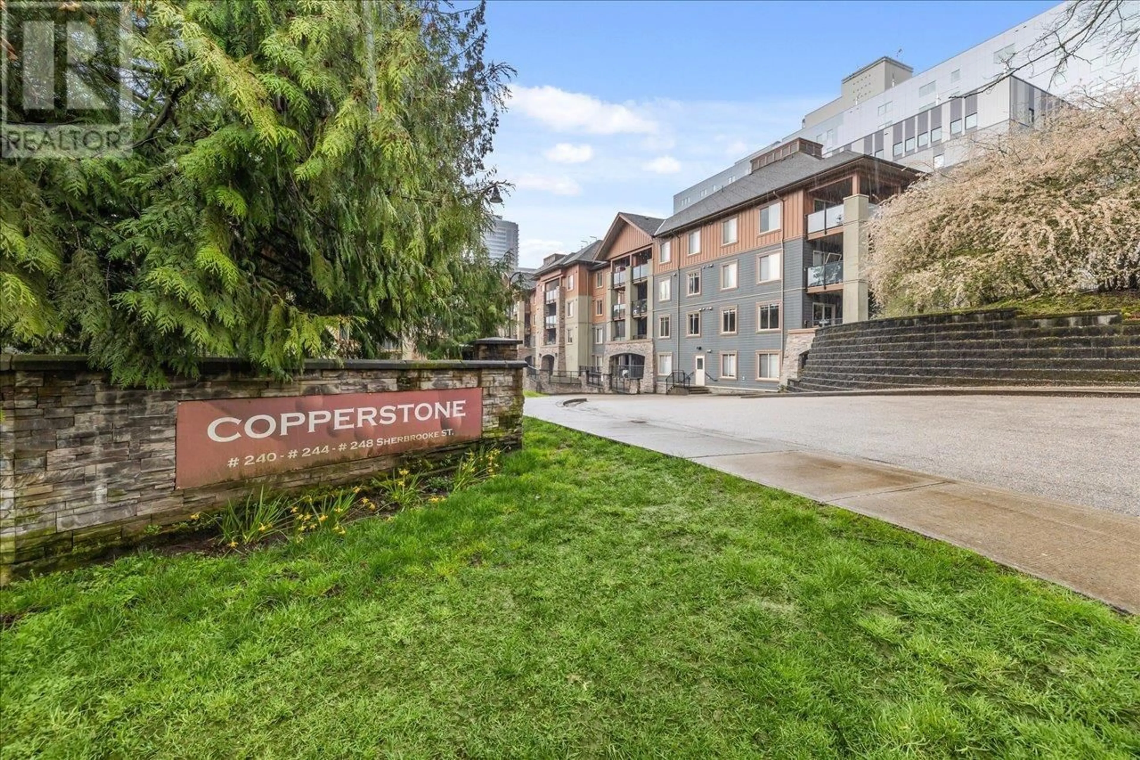 A pic from outside/outdoor area/front of a property/back of a property/a pic from drone, unknown for 3220 - 240 SHERBROOKE STREET, New Westminster British Columbia V3L3M2