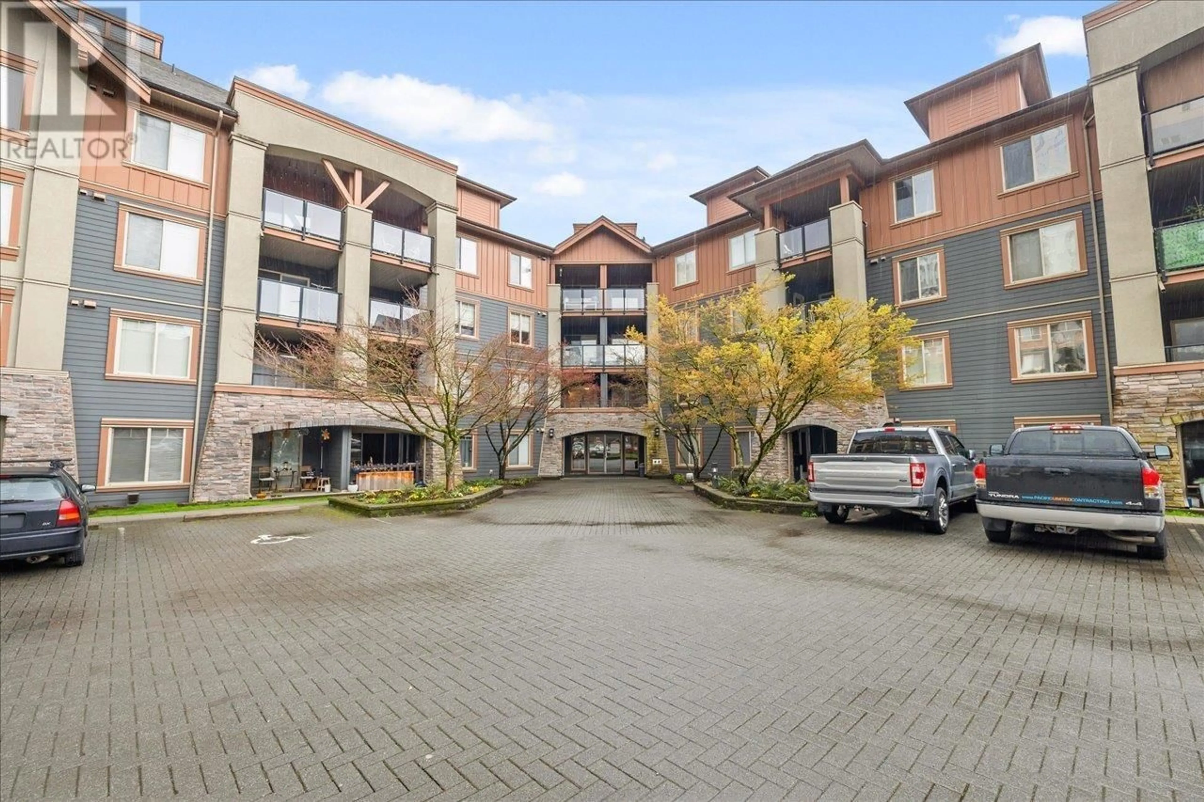 A pic from outside/outdoor area/front of a property/back of a property/a pic from drone, unknown for 3220 - 240 SHERBROOKE STREET, New Westminster British Columbia V3L3M2