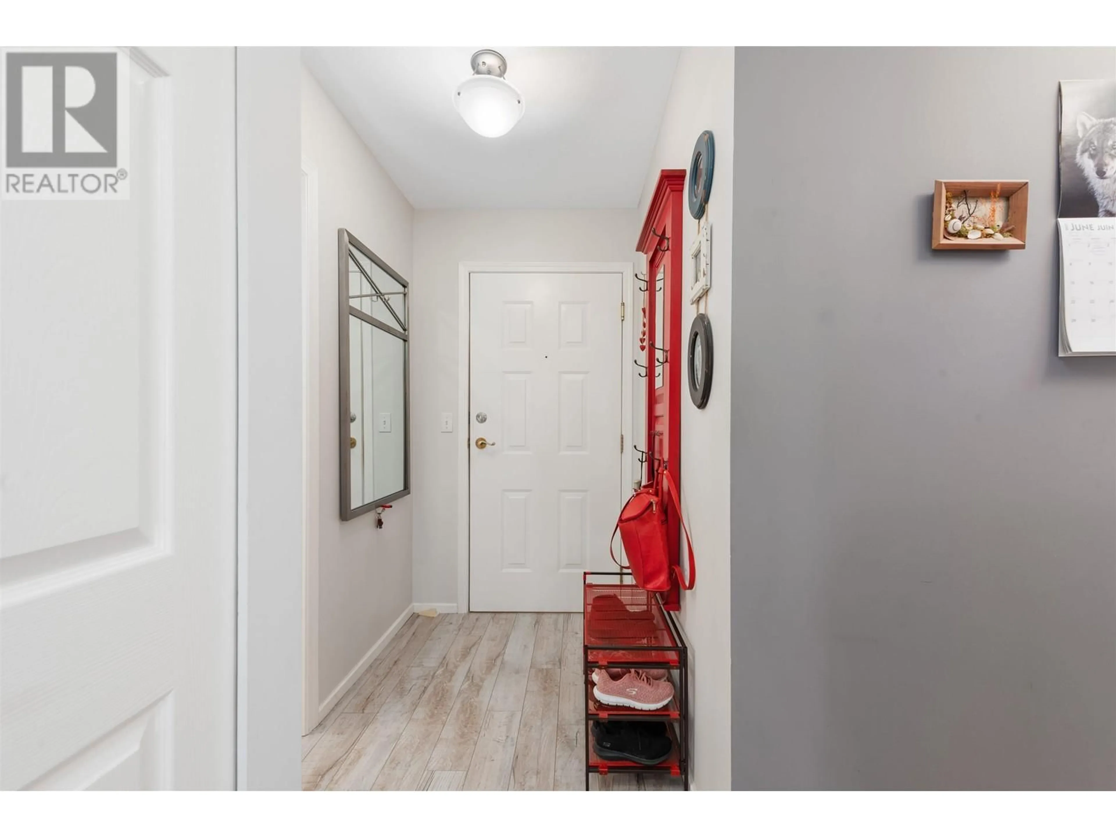 Indoor entryway for 407 - 1369 56 STREET, Delta British Columbia V4L2A6