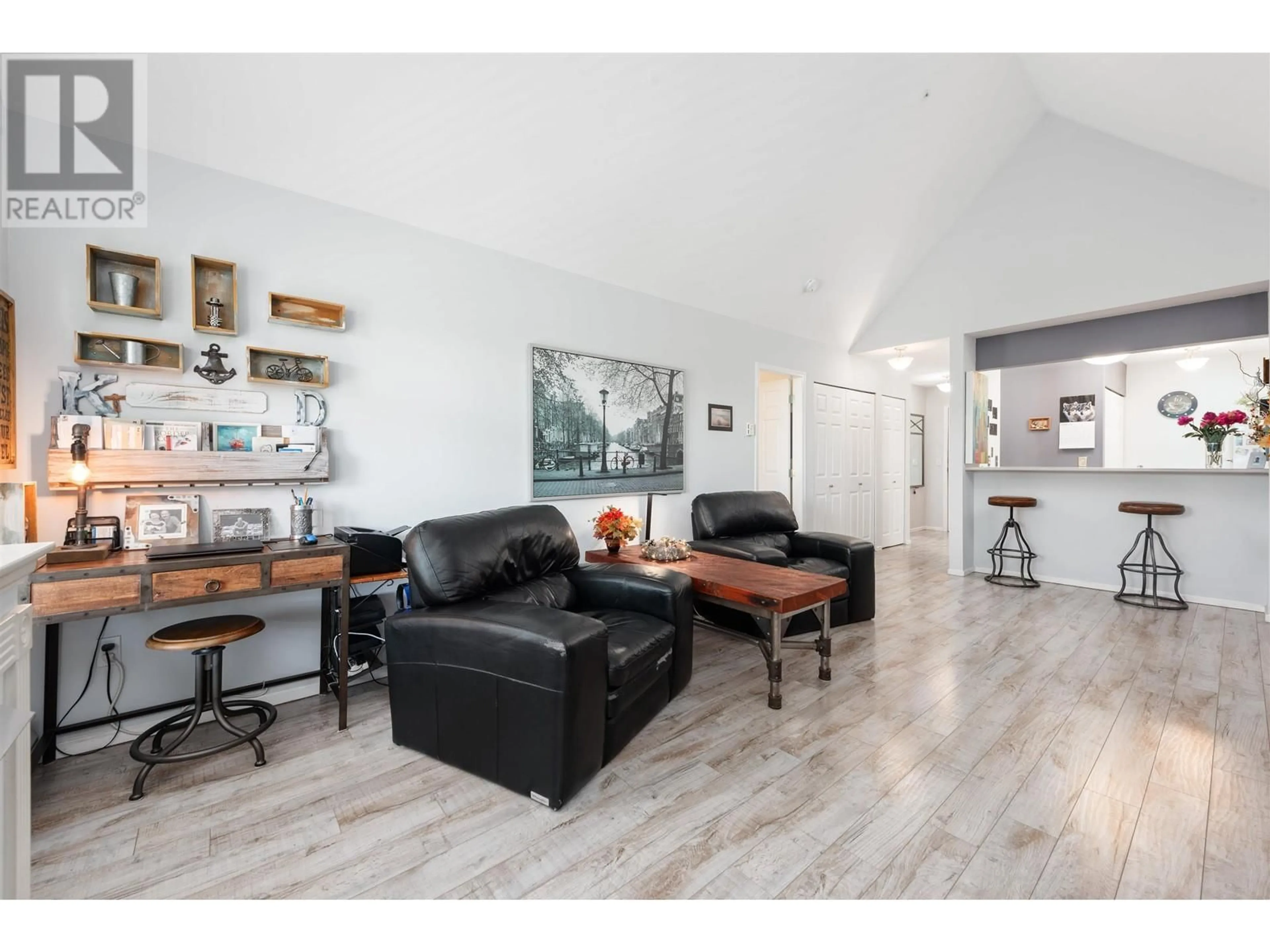 Living room with furniture, unknown for 407 - 1369 56 STREET, Delta British Columbia V4L2A6