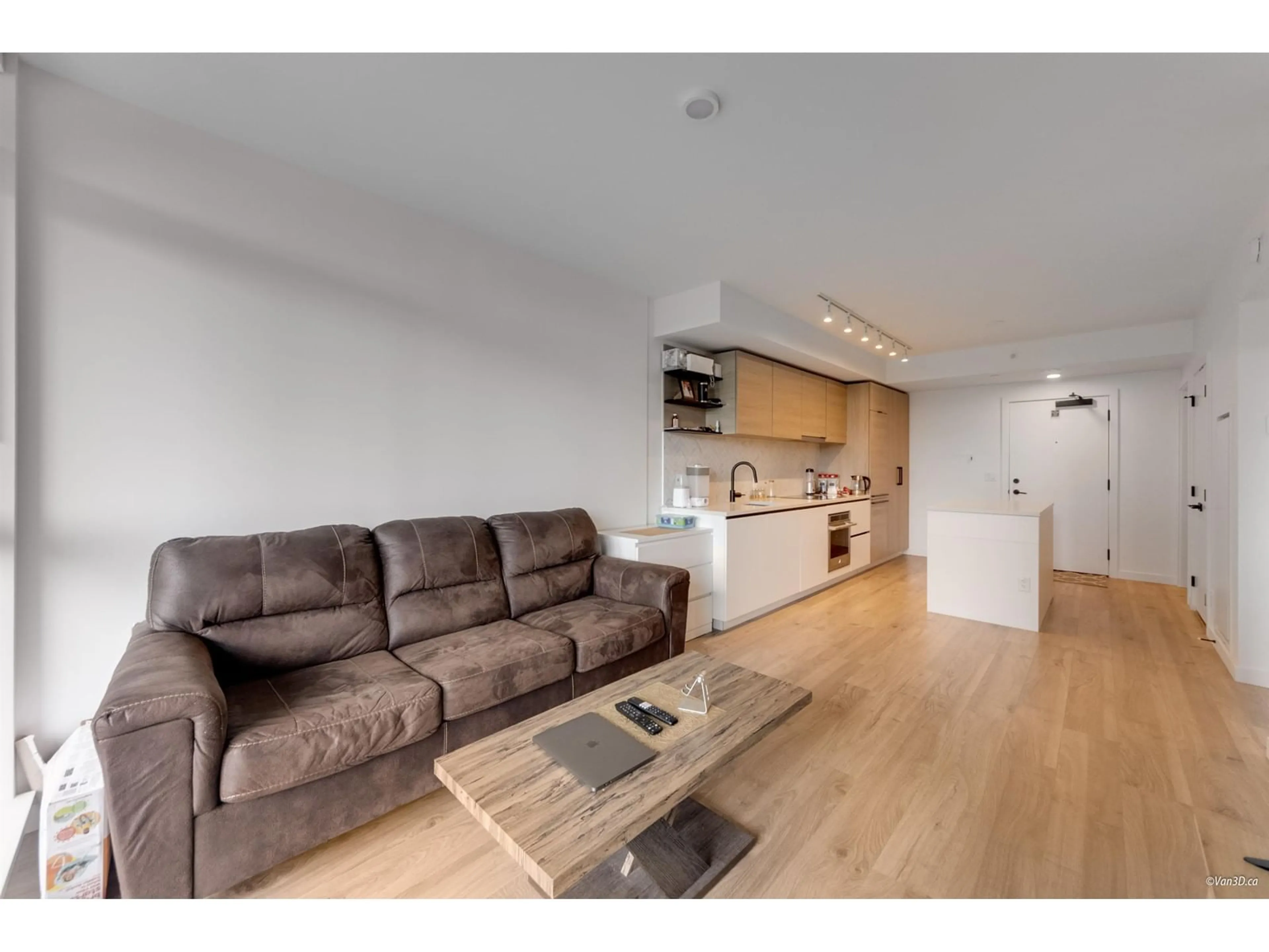 Living room with furniture, wood/laminate floor for 506 - 10448 UNIVERSITY, Surrey British Columbia V3T0S7