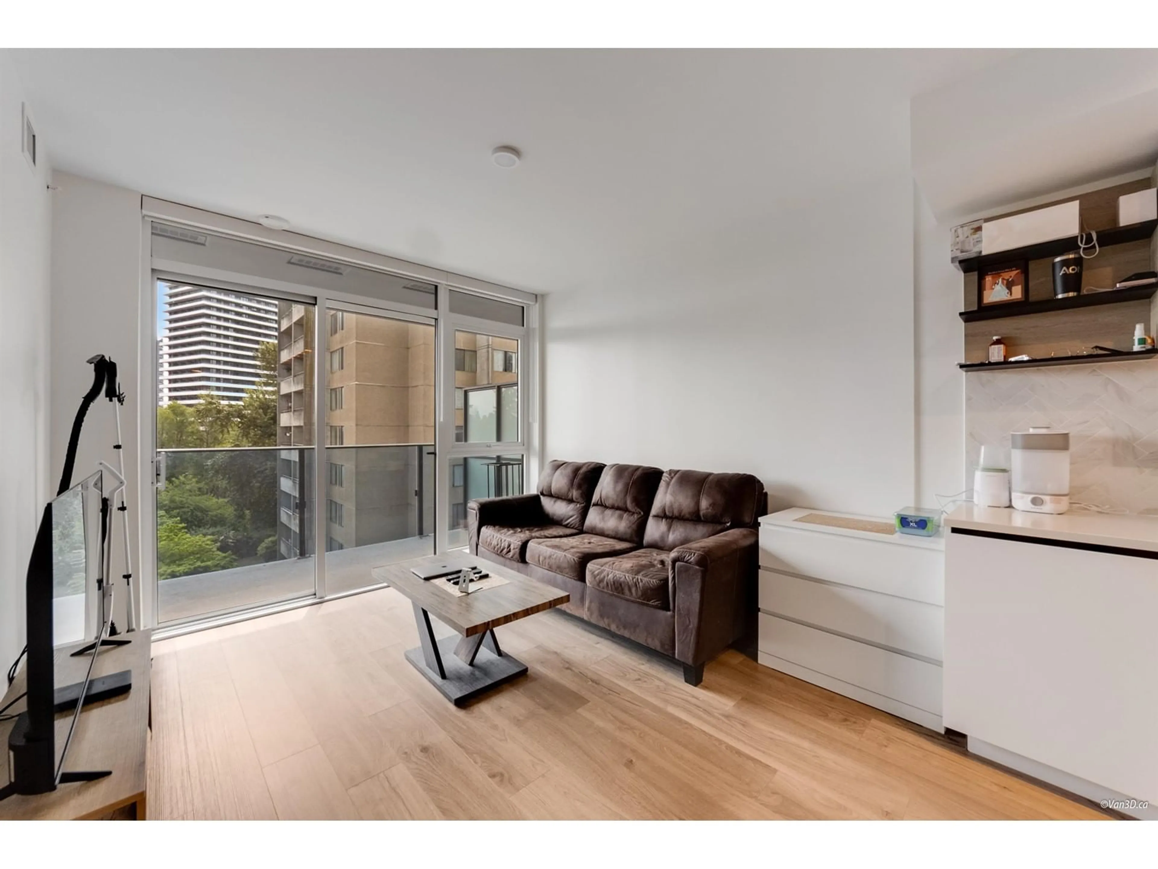Living room with furniture, wood/laminate floor for 506 - 10448 UNIVERSITY, Surrey British Columbia V3T0S7