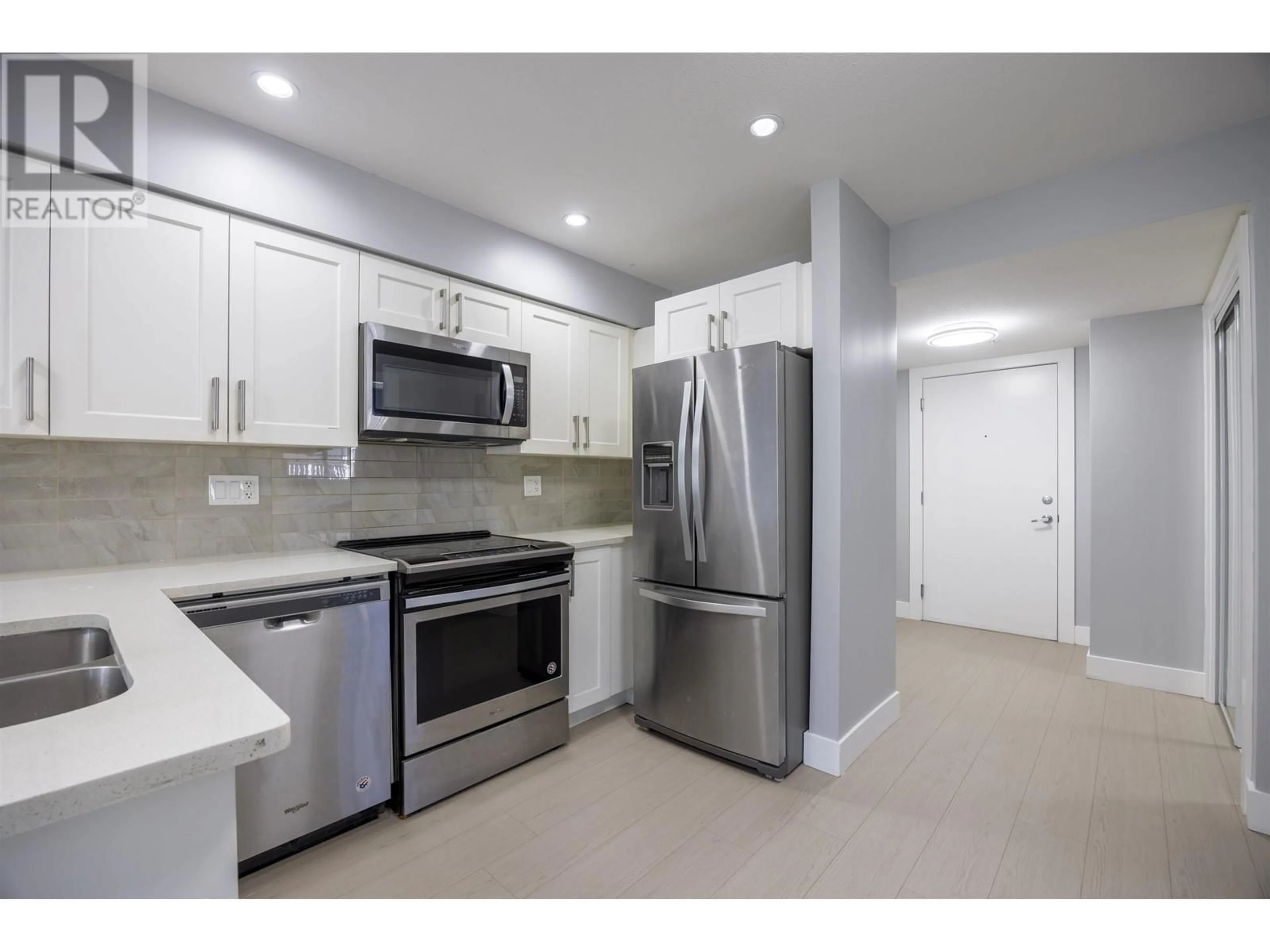 Standard kitchen, unknown for 105 - 1990 WESTMINSTER AVENUE, Port Coquitlam British Columbia V3B1E8