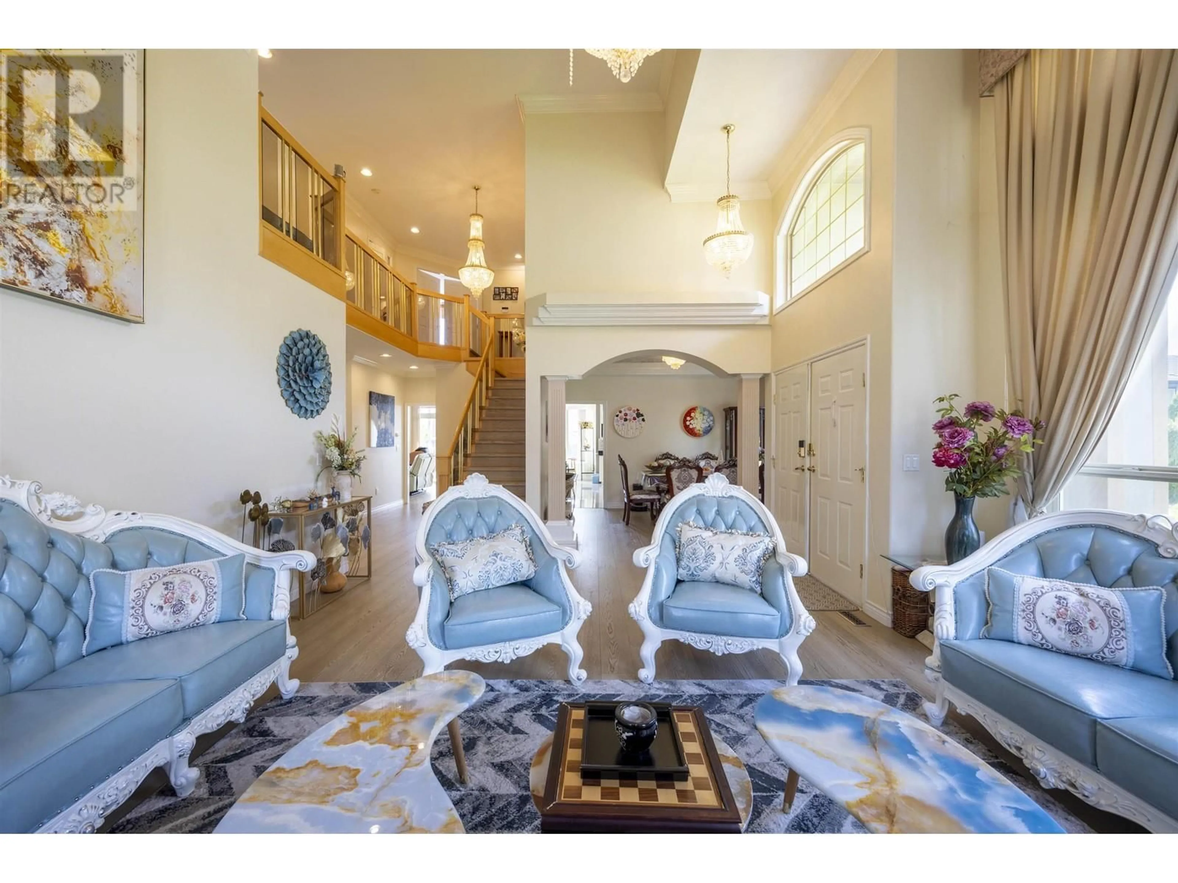 Indoor foyer for 3080 CARDINAL COURT, Coquitlam British Columbia V3E3C4
