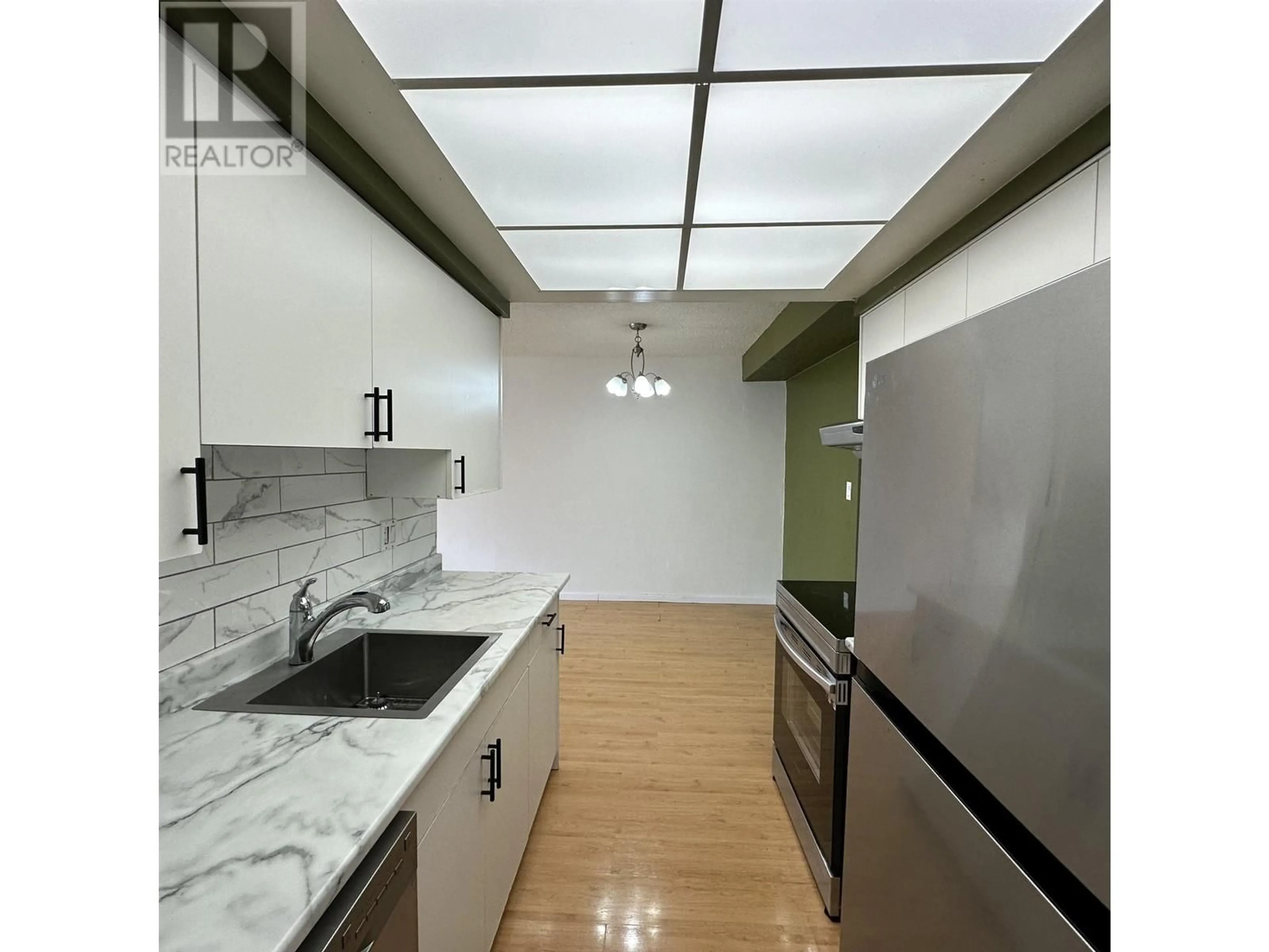 Standard kitchen, unknown for 213 - 123 19TH STREET, North Vancouver British Columbia V7L2Y9