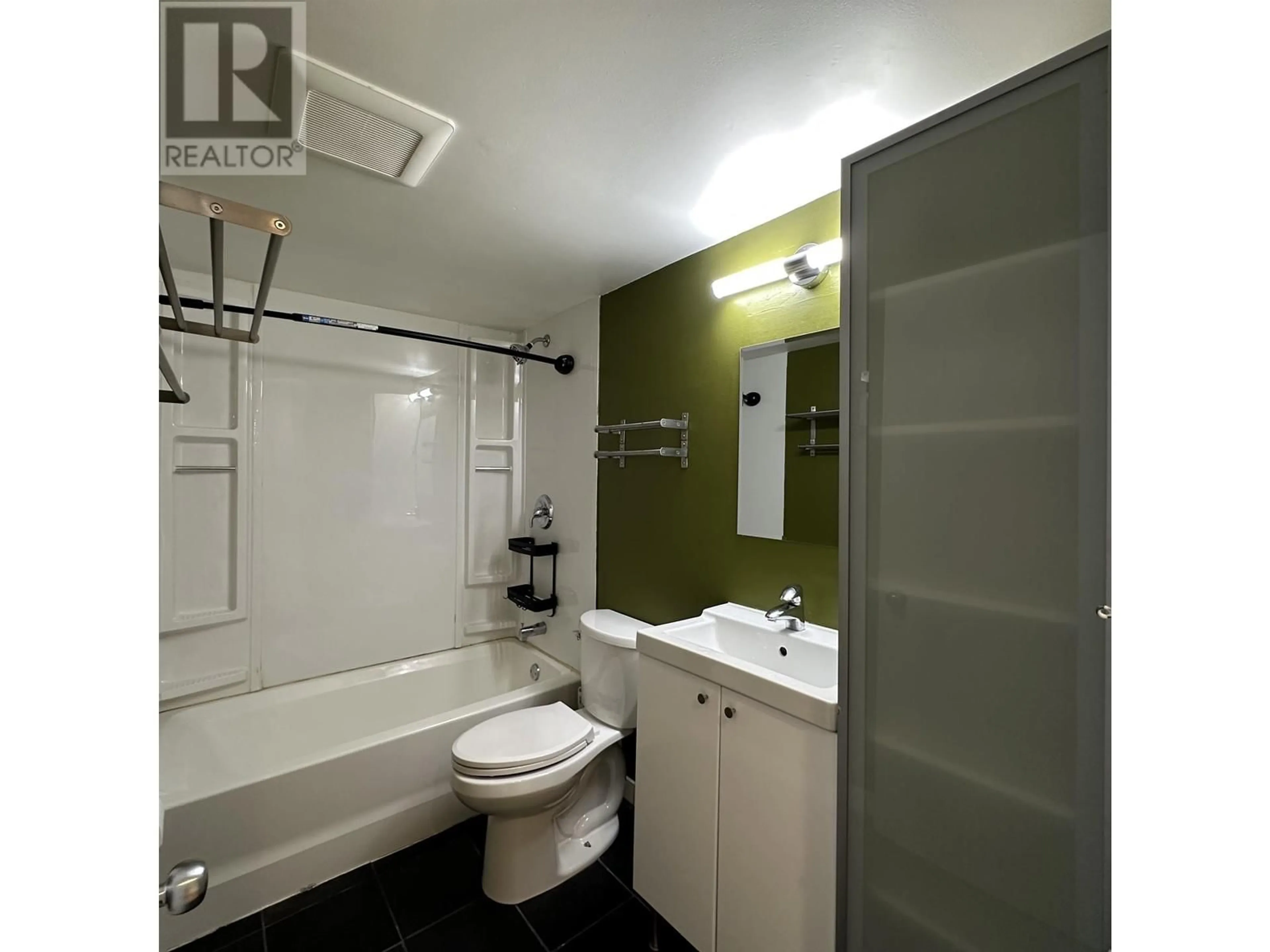 Standard bathroom, unknown for 213 - 123 19TH STREET, North Vancouver British Columbia V7L2Y9