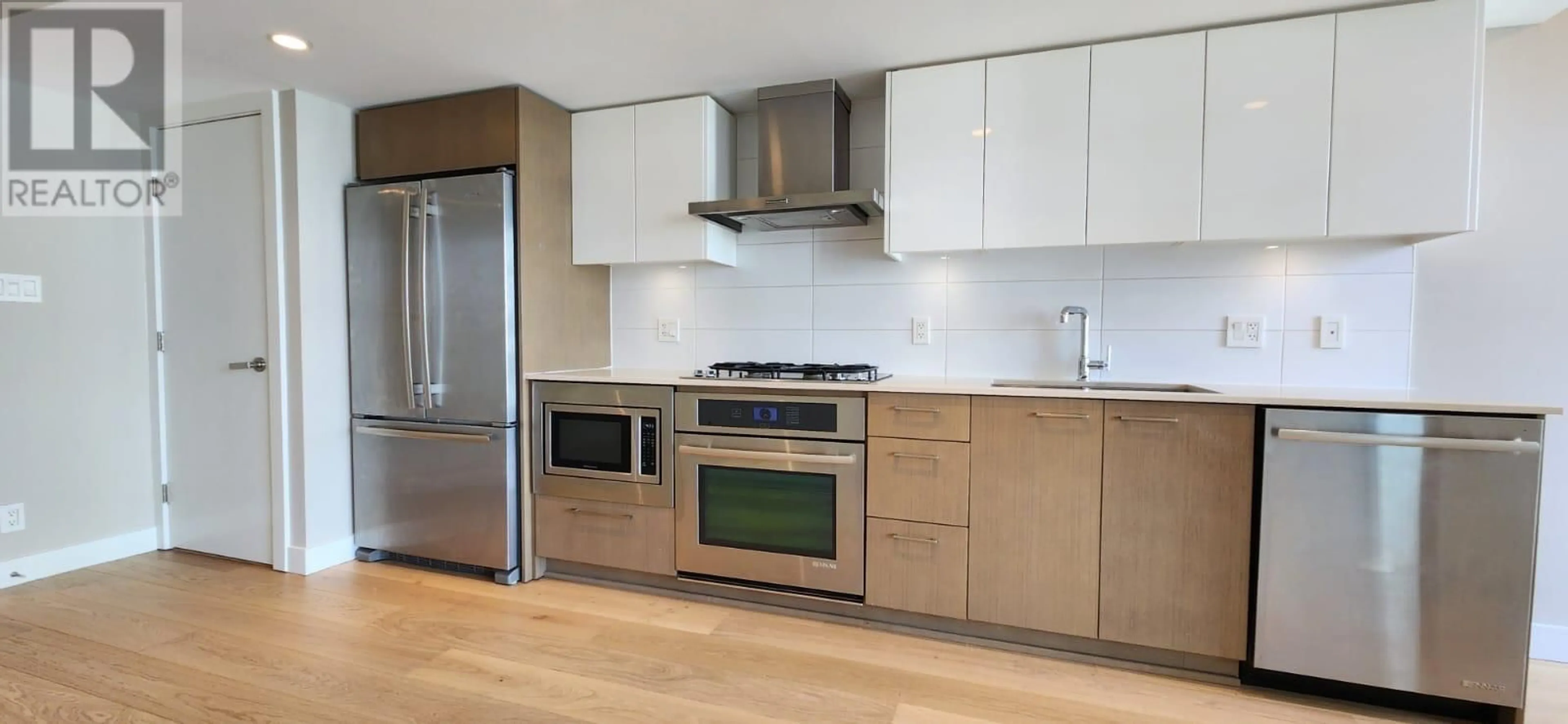 Standard kitchen, wood/laminate floor for 701 - 1618 QUEBEC STREET, Vancouver British Columbia V6A0C5