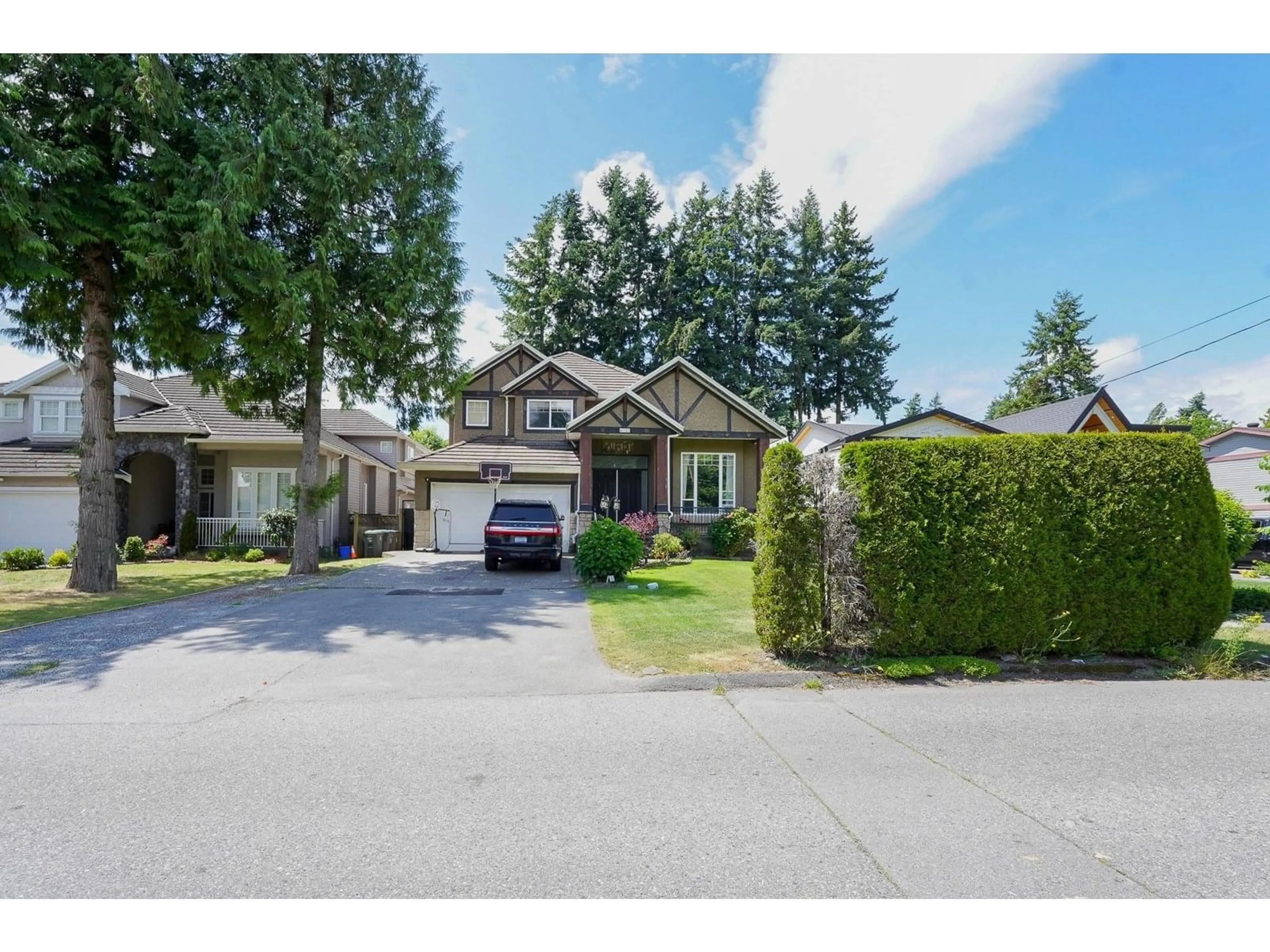 A pic from outside/outdoor area/front of a property/back of a property/a pic from drone, street for 6753 134A, Surrey British Columbia V3W5W2