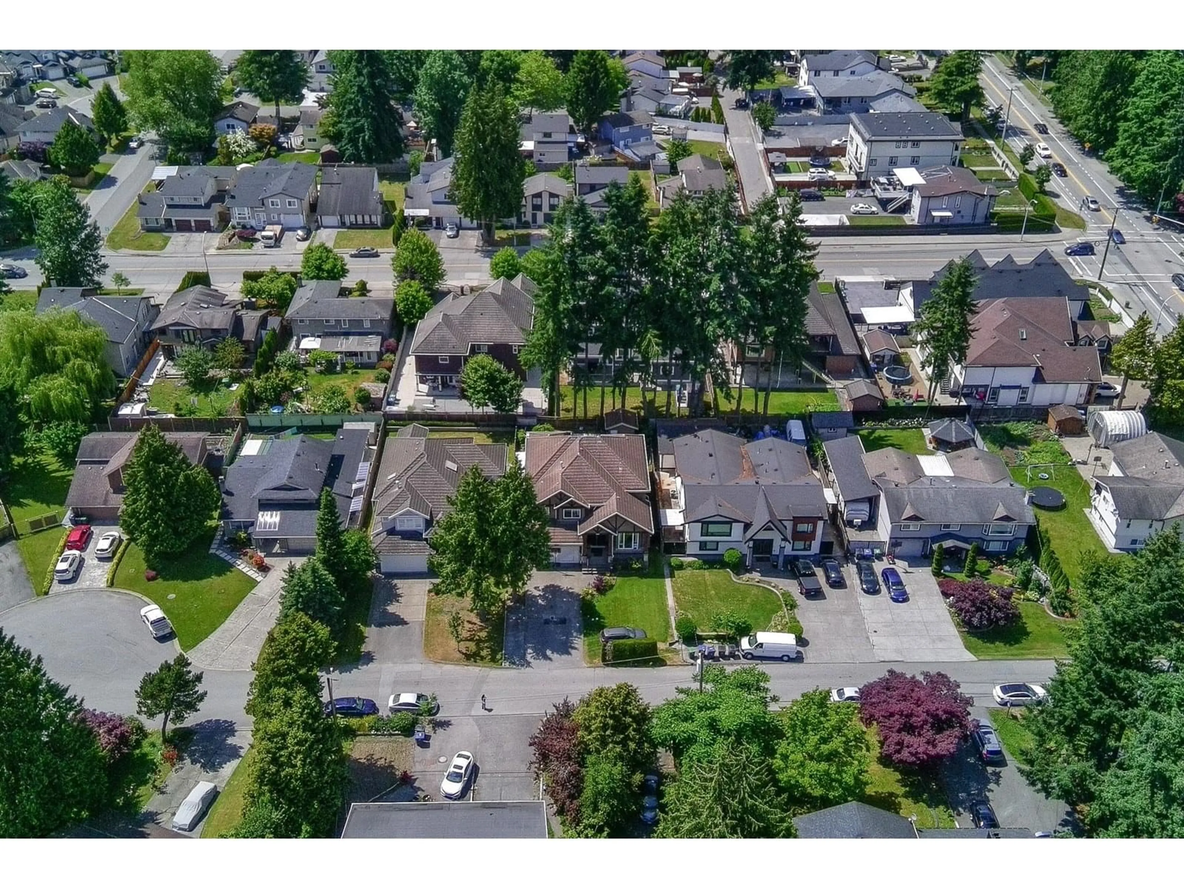 A pic from outside/outdoor area/front of a property/back of a property/a pic from drone, street for 6753 134A, Surrey British Columbia V3W5W2