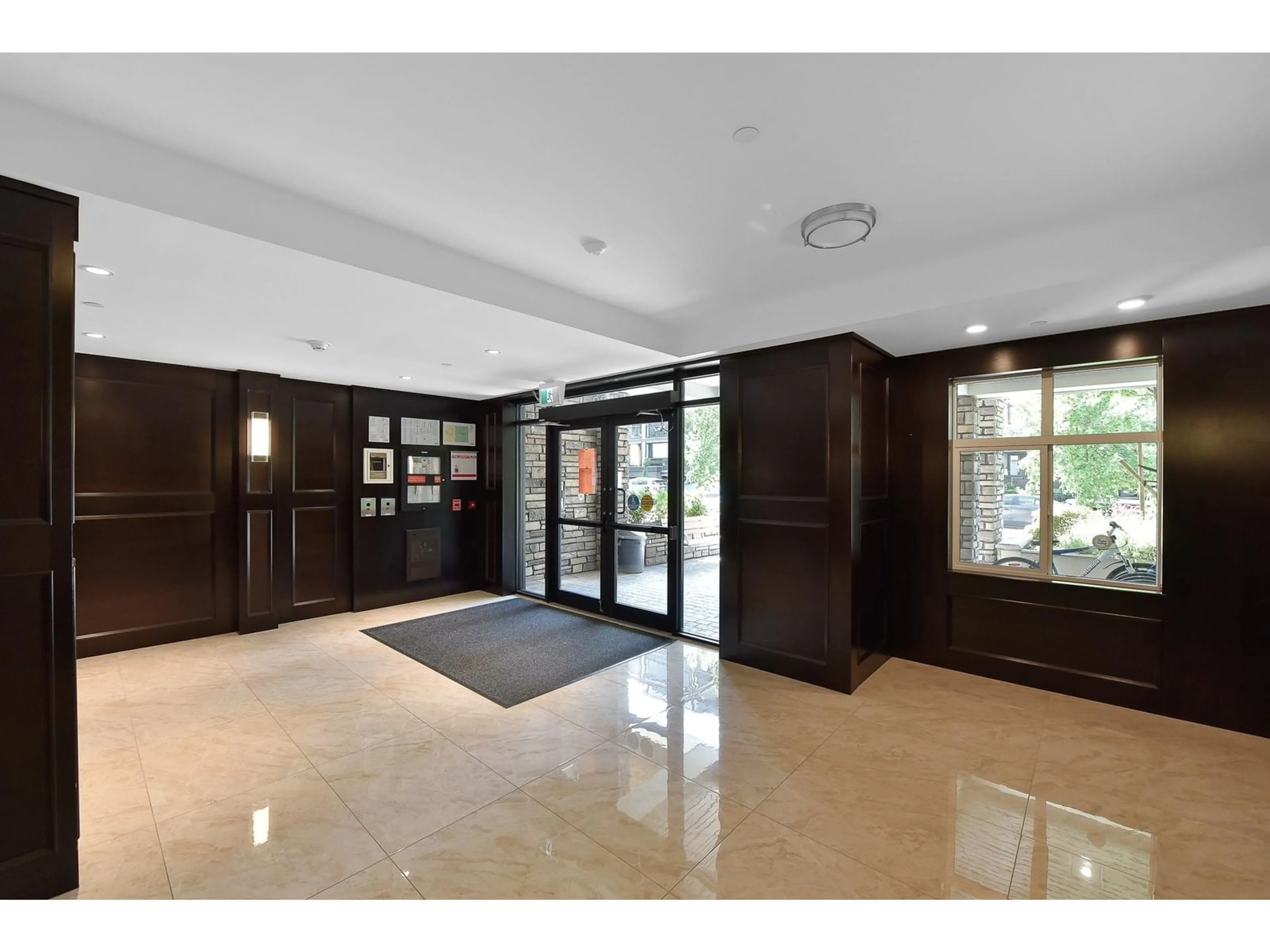 Indoor foyer for 111 - 8538 203A, Langley British Columbia V2Y3P9