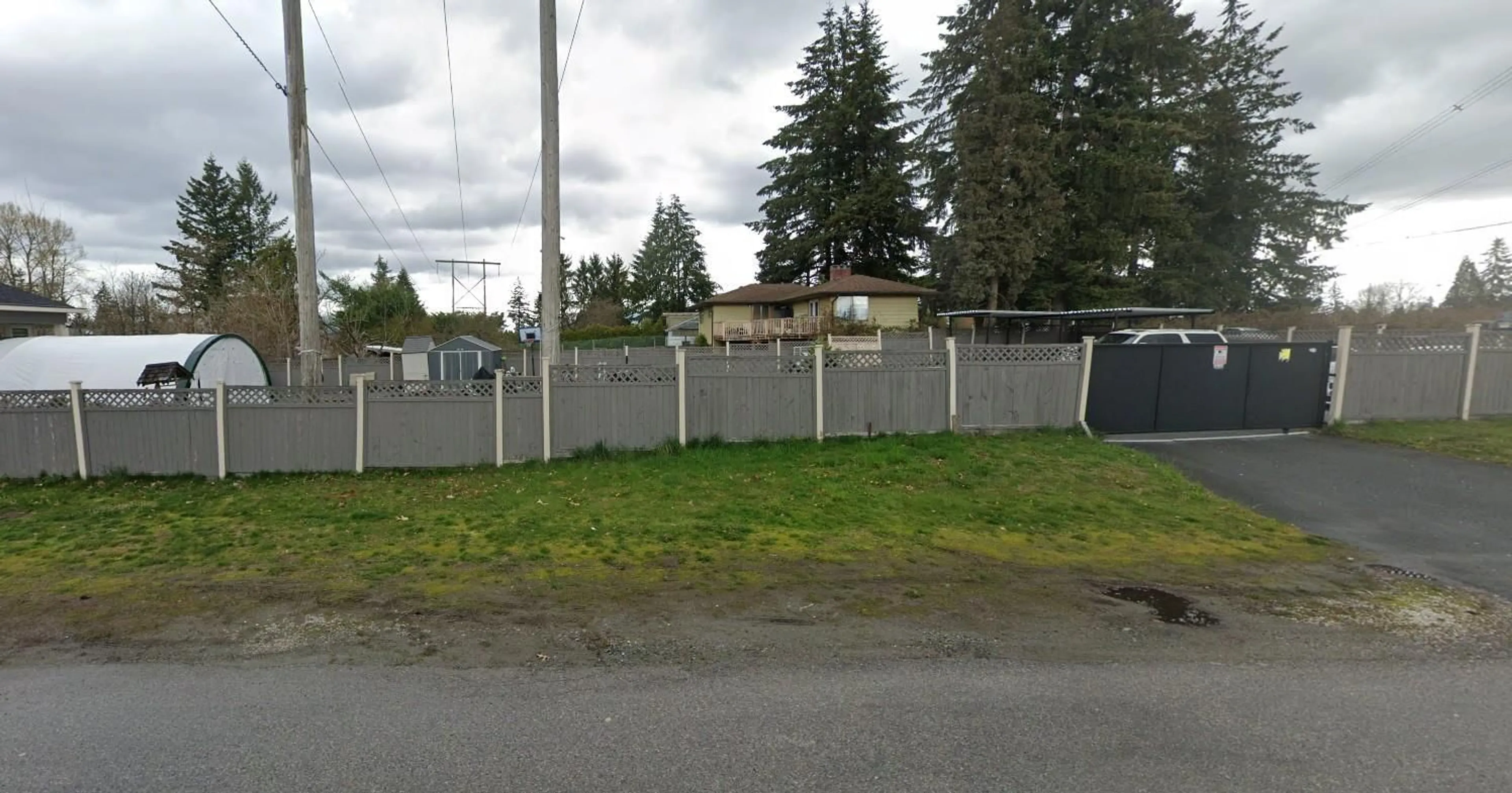 Blurry image for 14017 110, Surrey British Columbia V3R1Z3