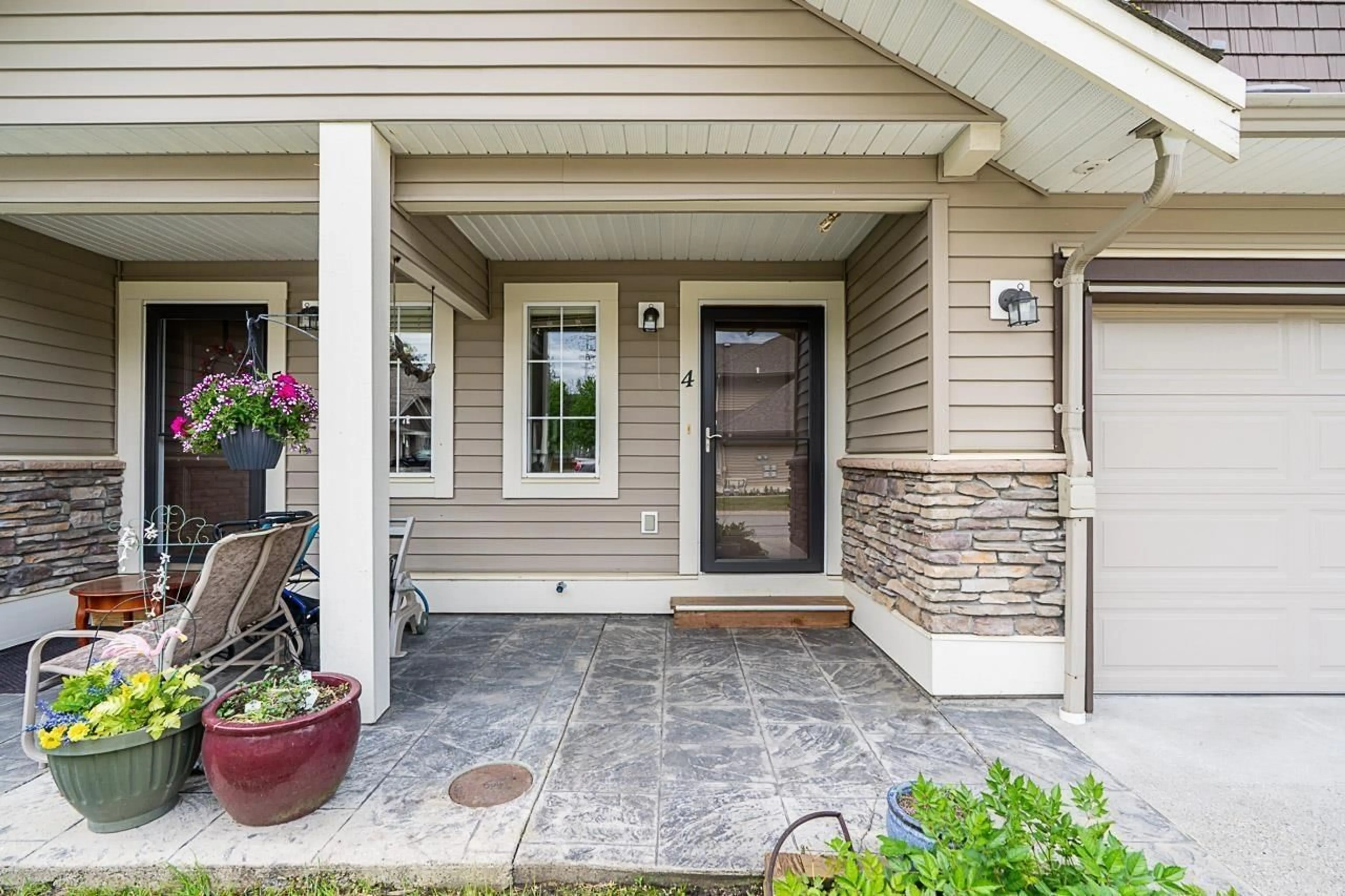 Indoor entryway for 4 - 1175 7TH AVENUE, Hope British Columbia V0X1L4