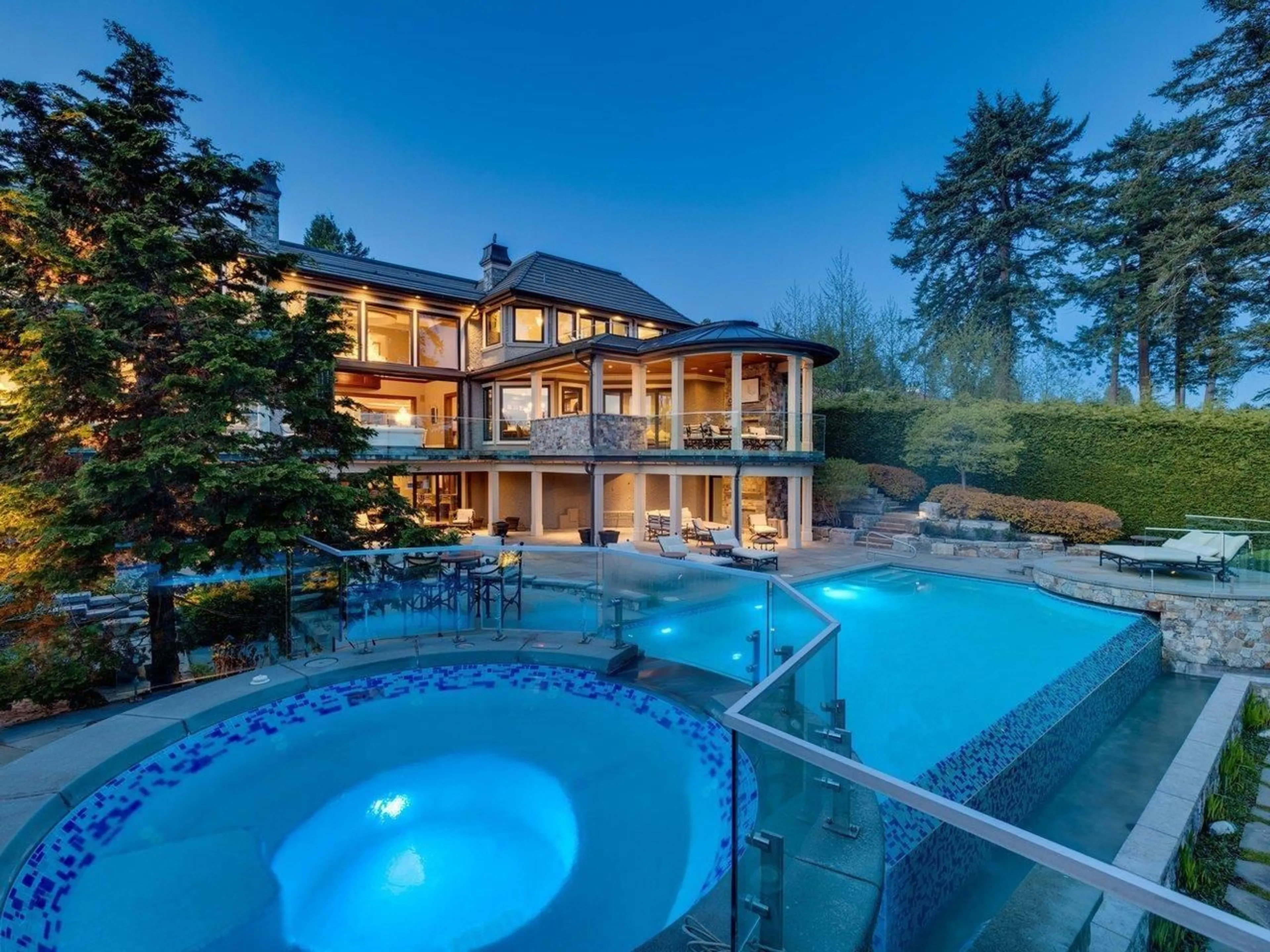Pool for 13790 MARINE, White Rock British Columbia V4B1A4