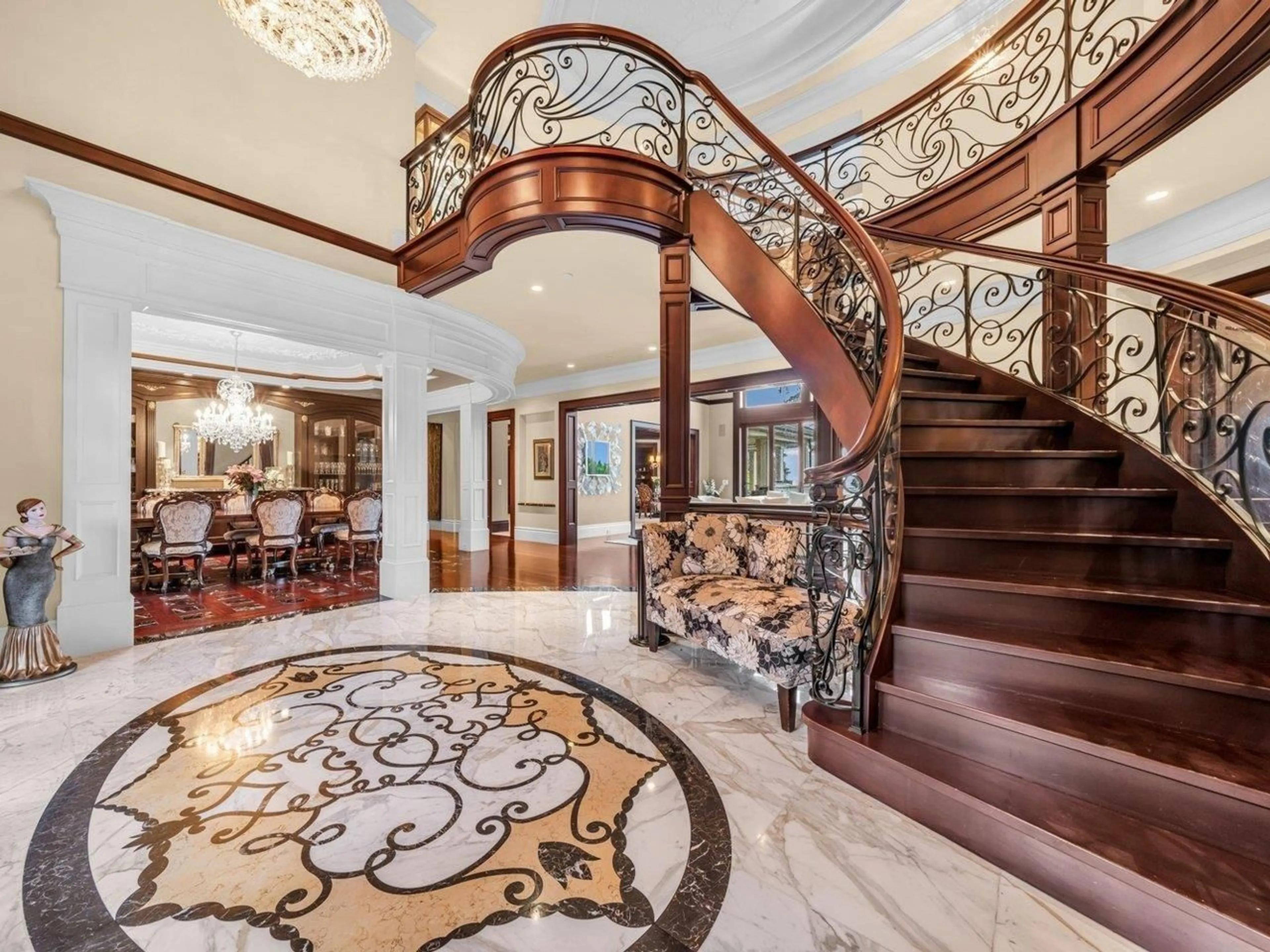 Indoor foyer for 13790 MARINE, White Rock British Columbia V4B1A4