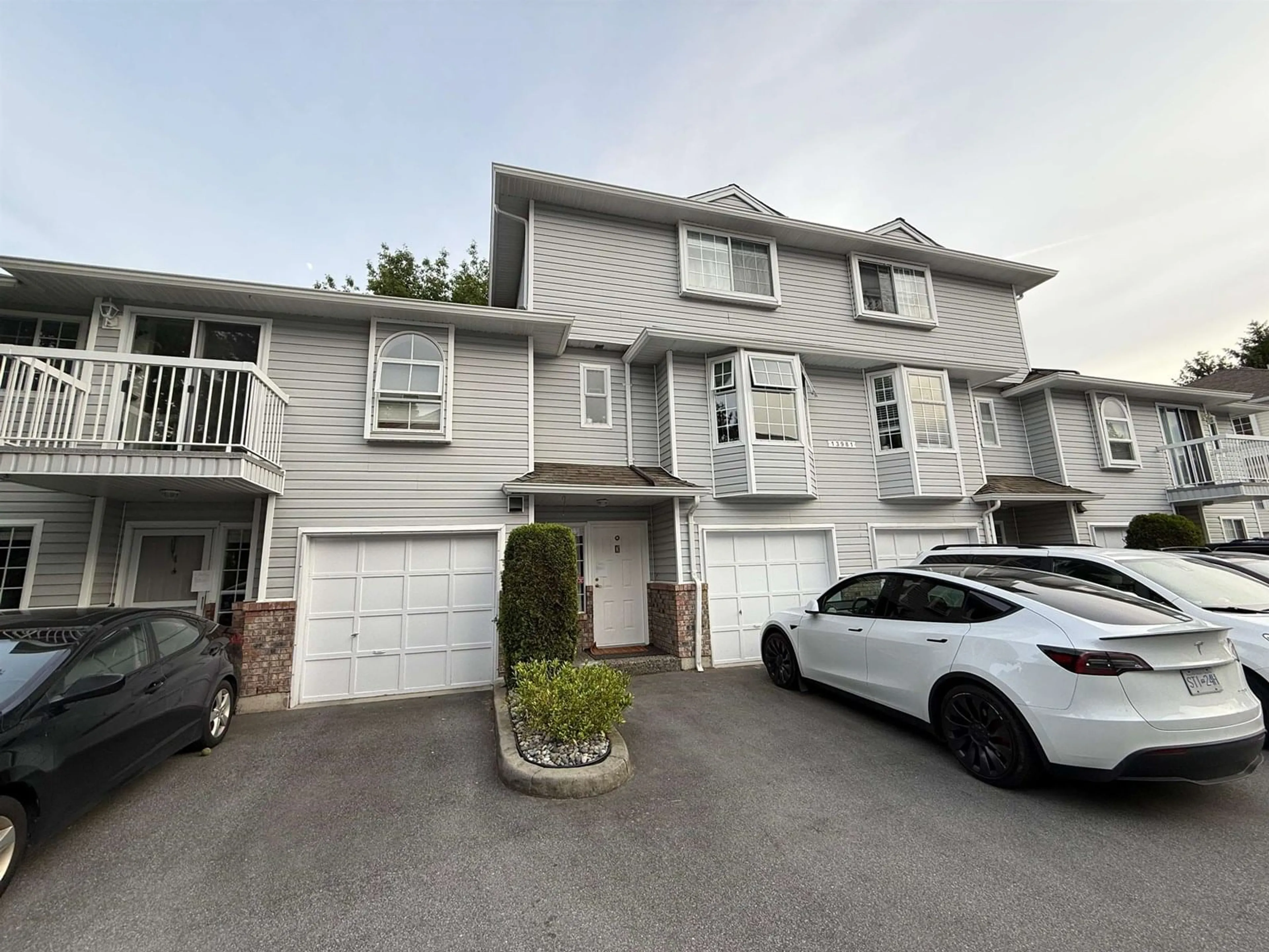 Unknown for 3 - 13981 70, Surrey British Columbia V3W0J8