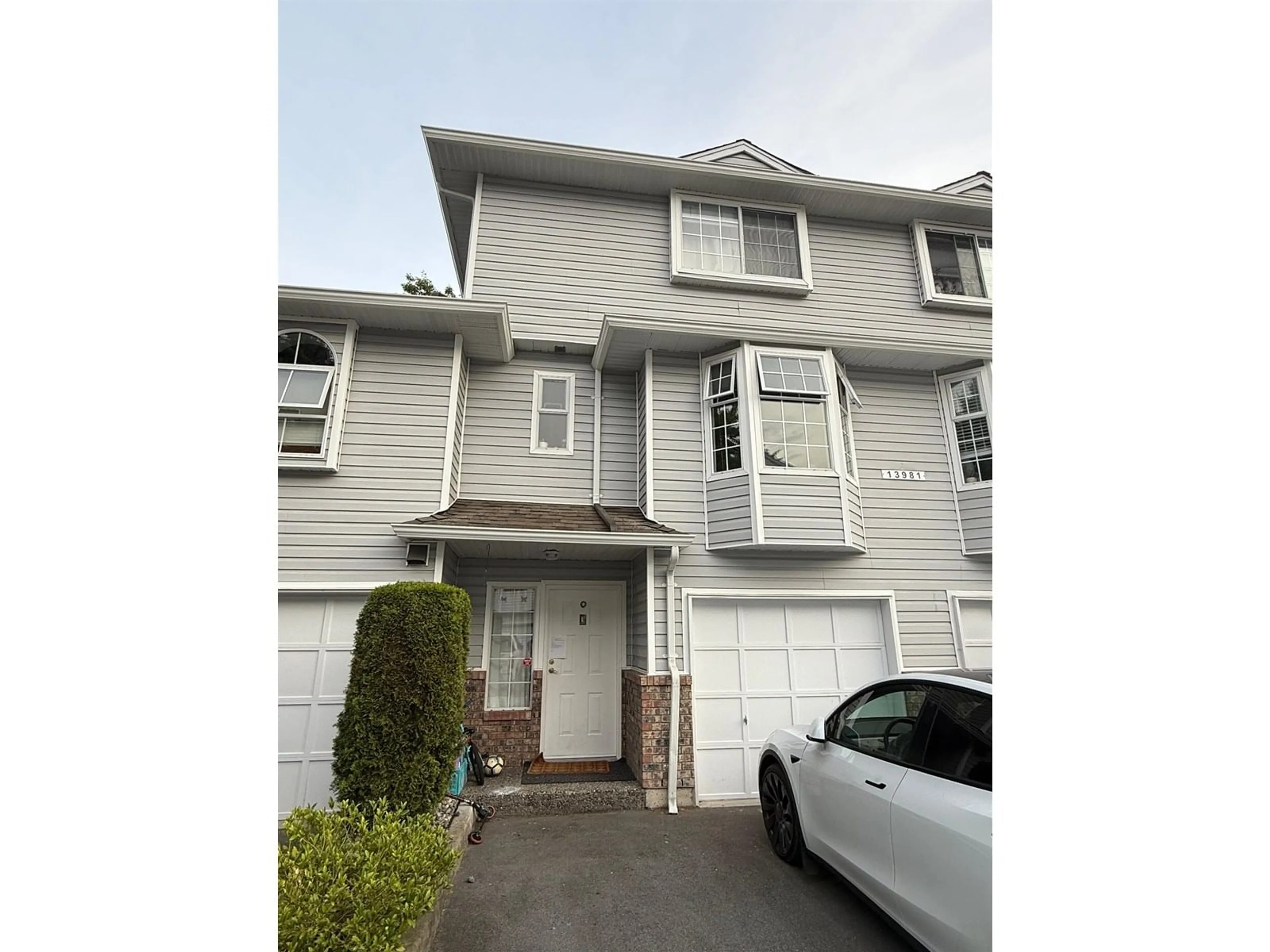 Unknown for 3 - 13981 70, Surrey British Columbia V3W0J8