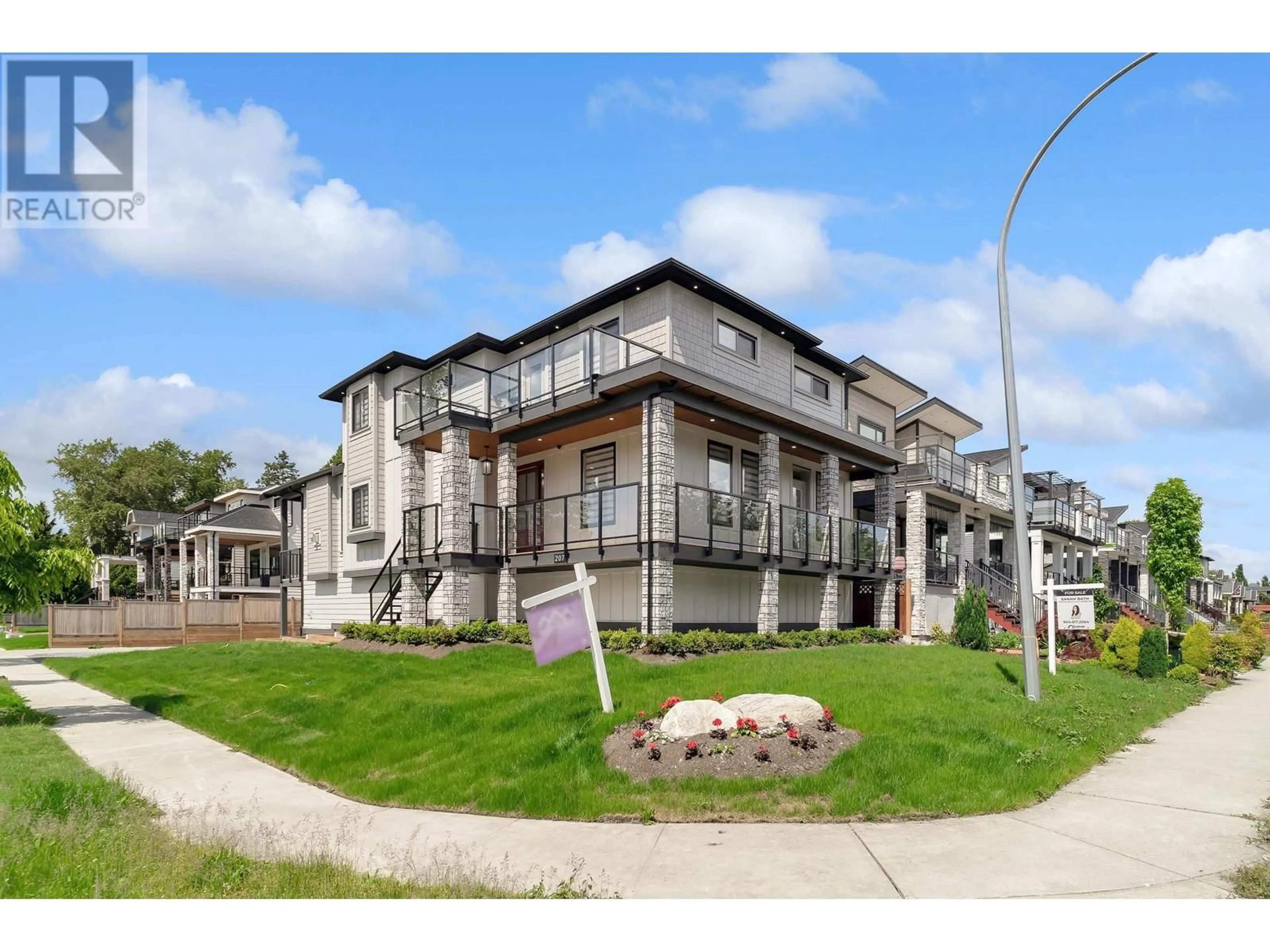 Unknown for 207 MABEL STREET, New Westminster British Columbia V3M0L1