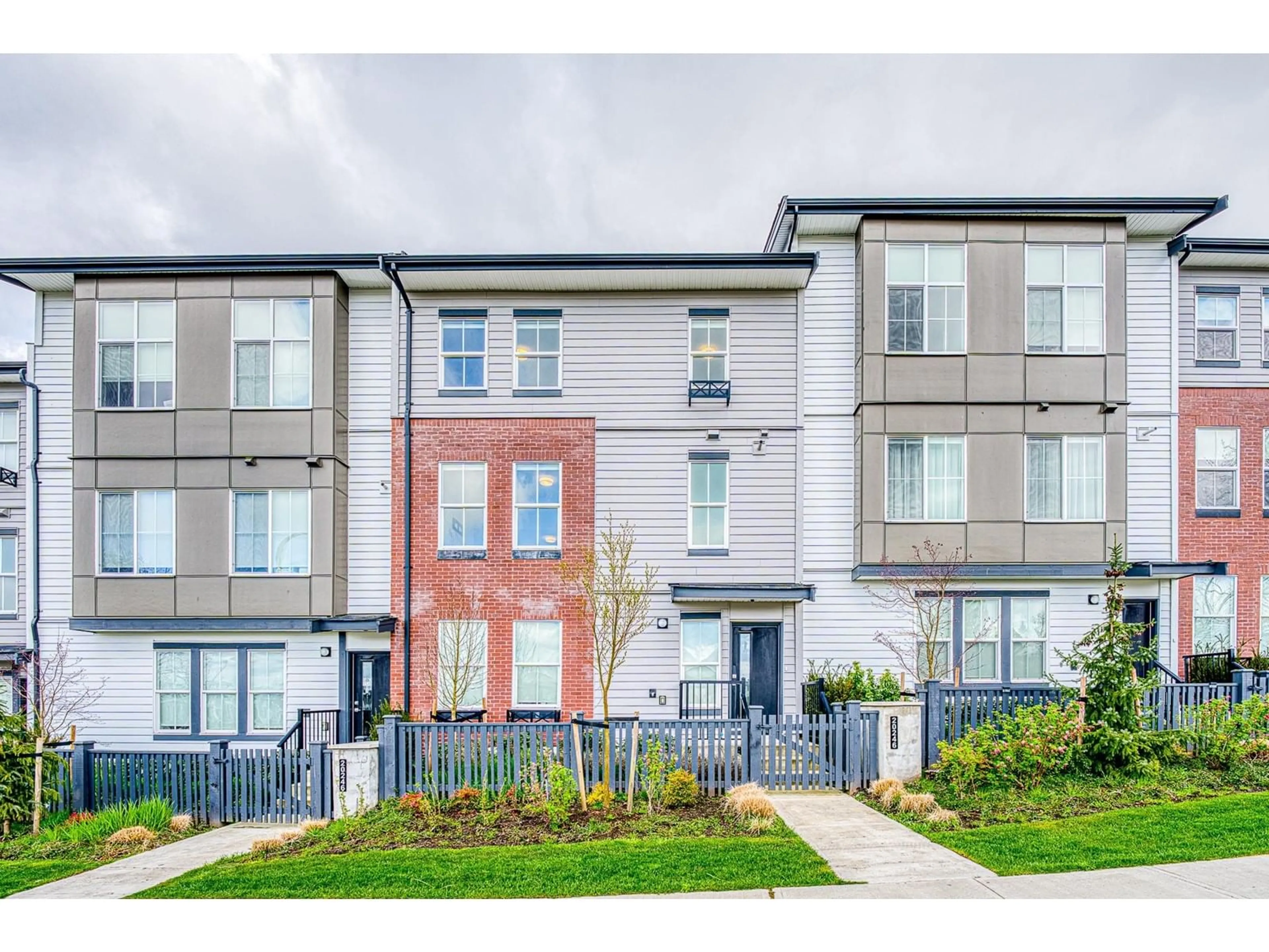 A pic from outside/outdoor area/front of a property/back of a property/a pic from drone, street for 7 - 20246 81, Langley British Columbia V2Y3T3