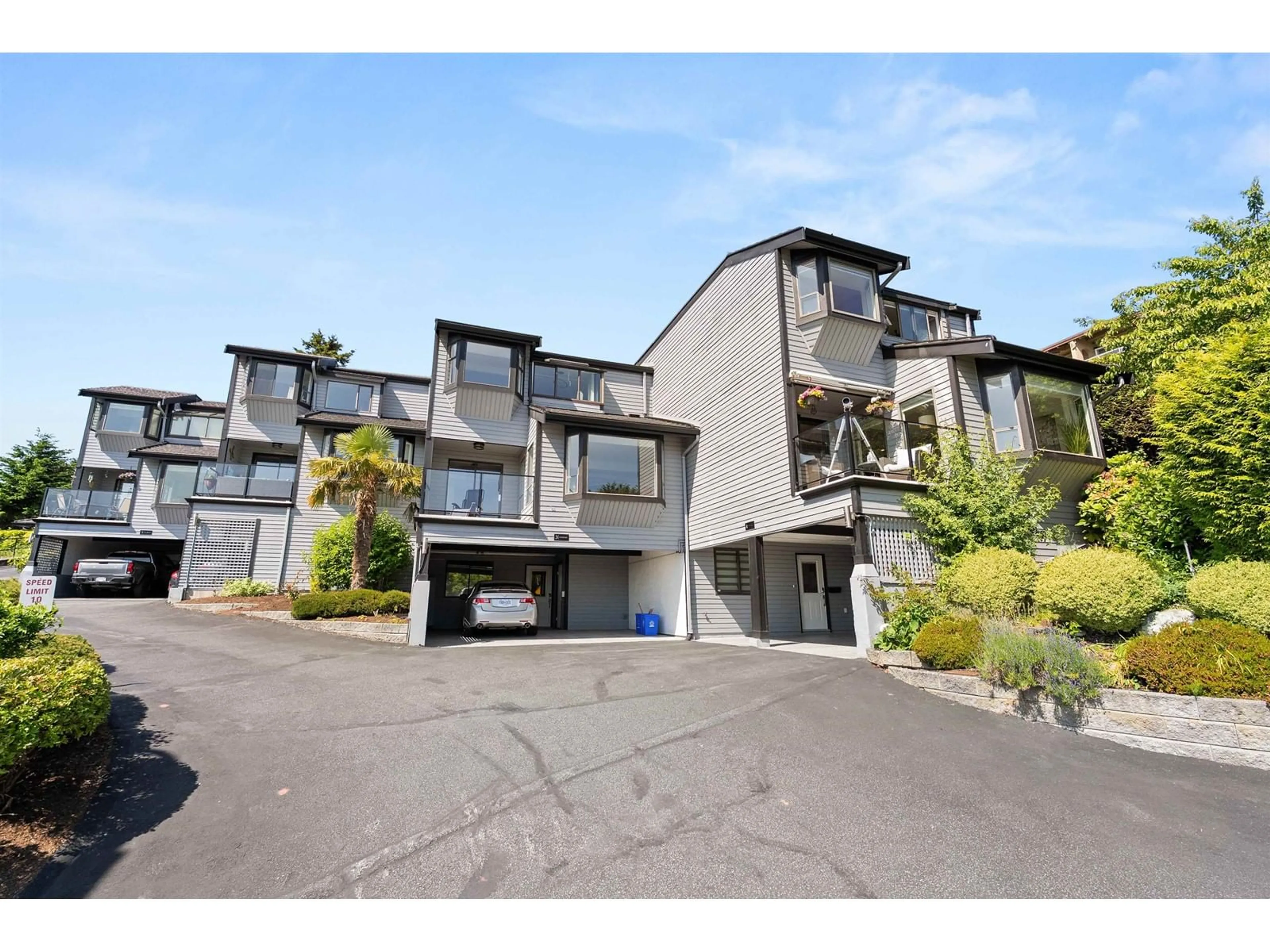 A pic from outside/outdoor area/front of a property/back of a property/a pic from drone, unknown for 4 - 14985 VICTORIA, White Rock British Columbia V4B1G2