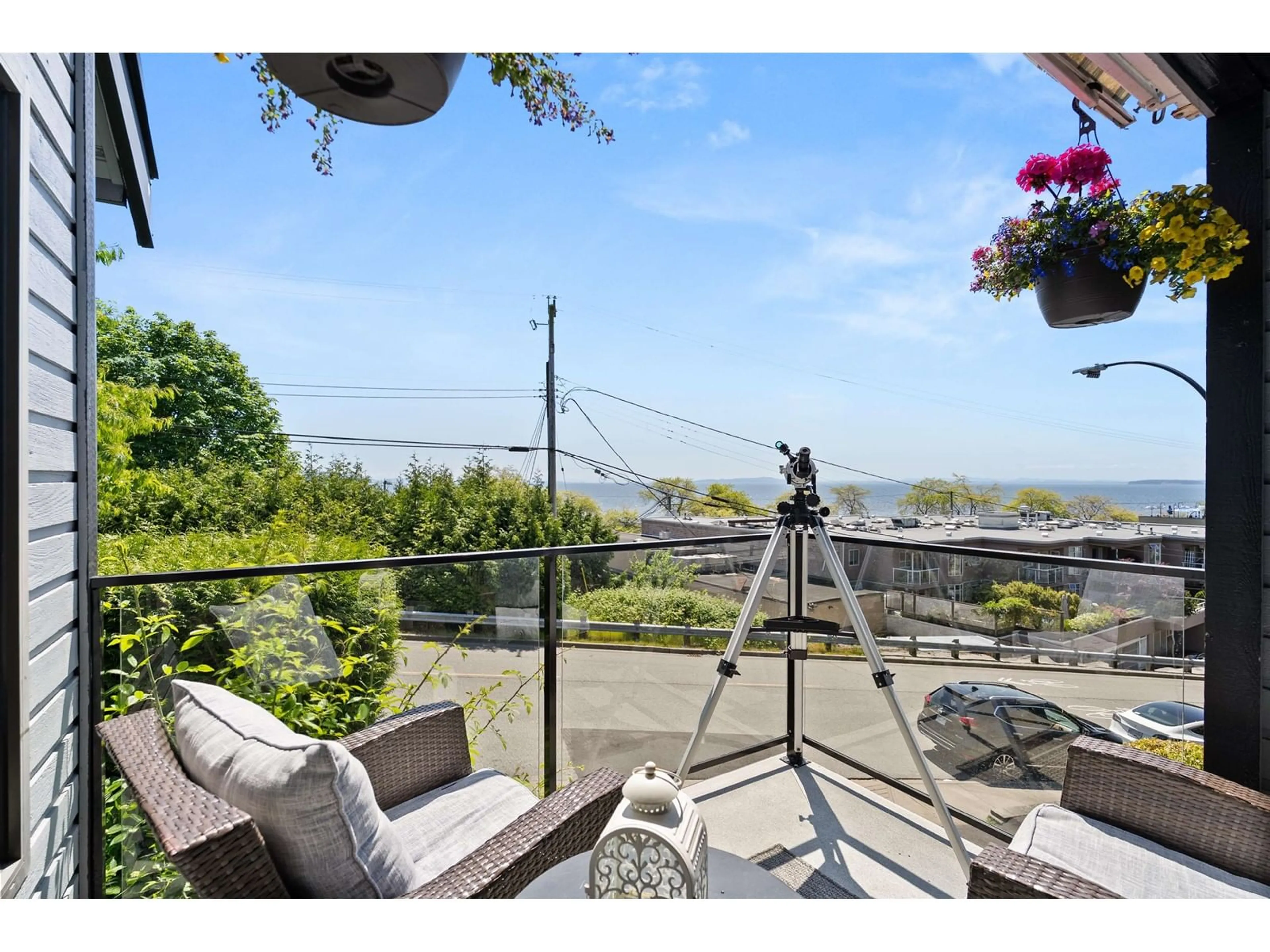 Patio, water/lake/river/ocean view for 4 - 14985 VICTORIA, White Rock British Columbia V4B1G2
