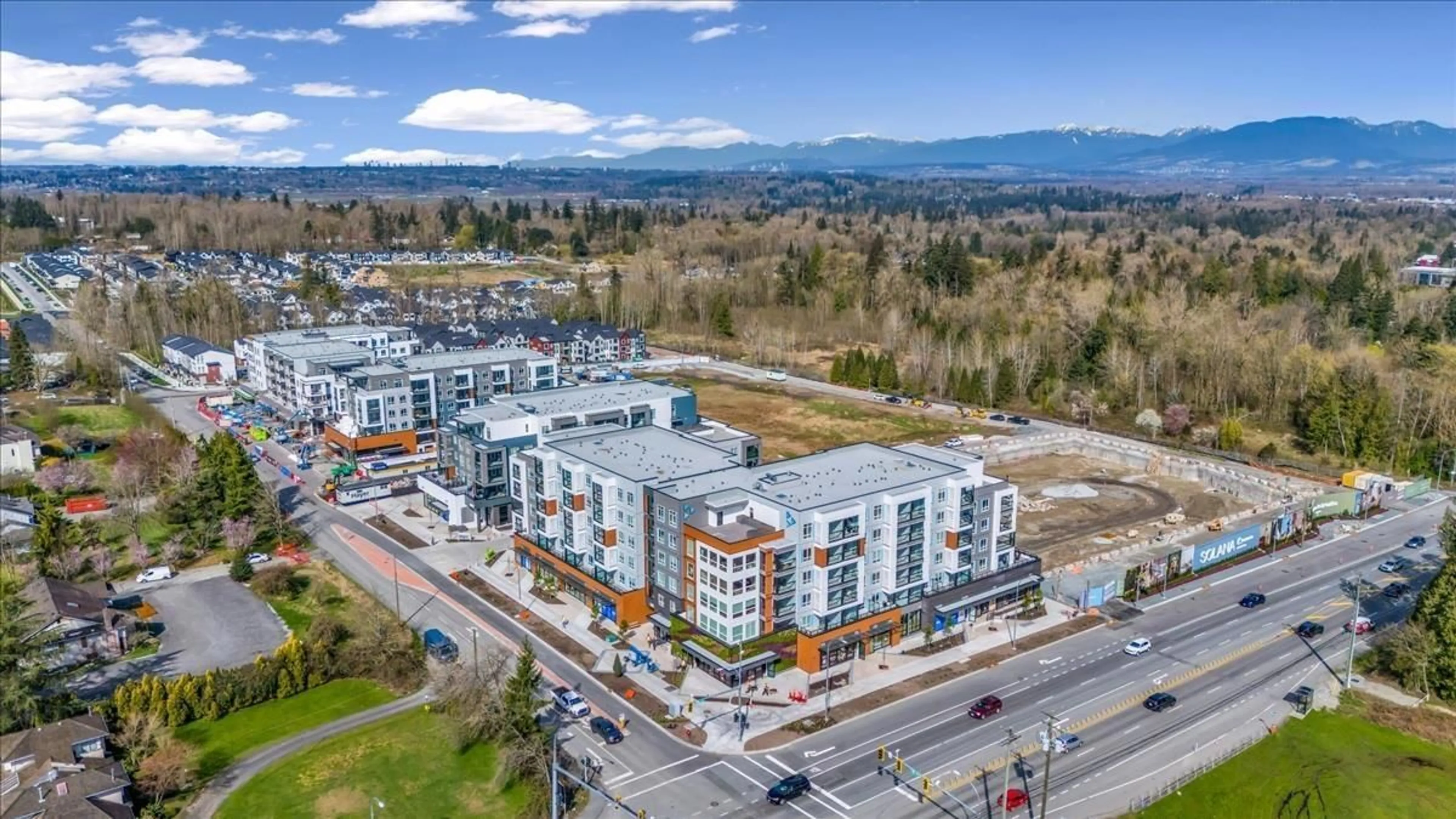A pic from outside/outdoor area/front of a property/back of a property/a pic from drone, unknown for 617 - 19979 76, Langley British Columbia V2Y3Y2