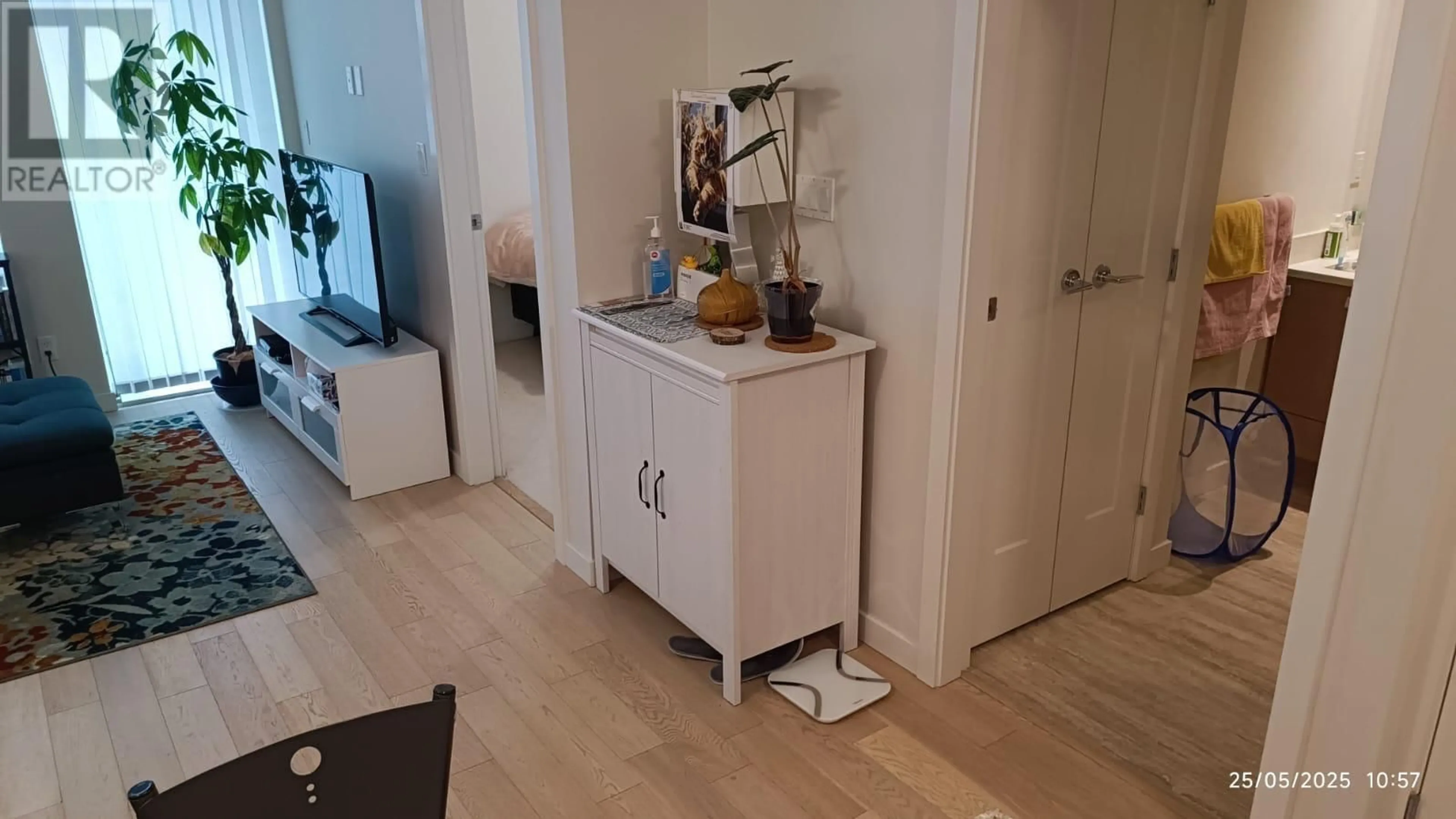A pic of a room for 512 - 2033 10TH AVENUE, Vancouver British Columbia V6J0H1