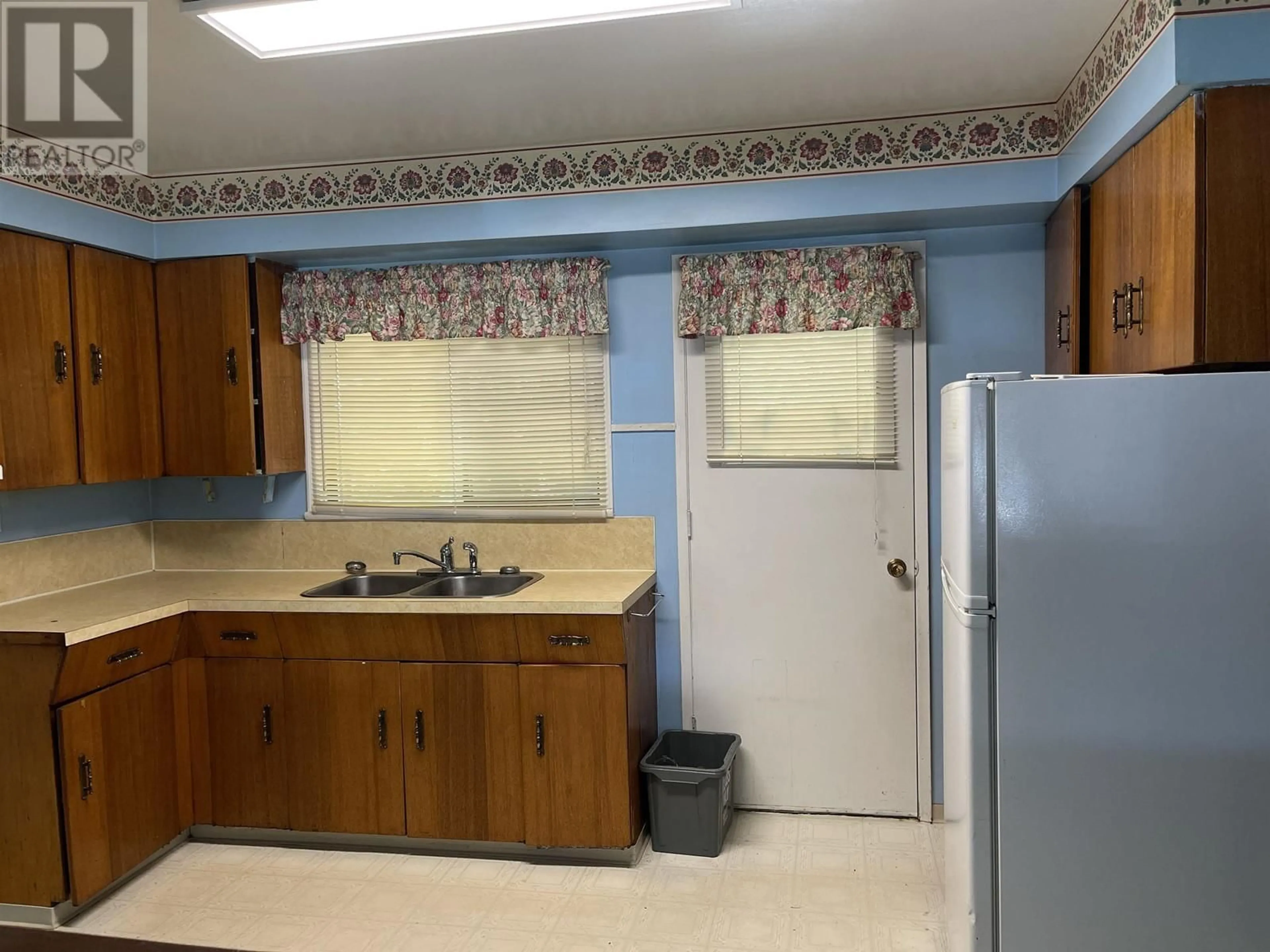 Standard kitchen, unknown for 2155 RINDALL AVENUE, Port Coquitlam British Columbia V3C1T9