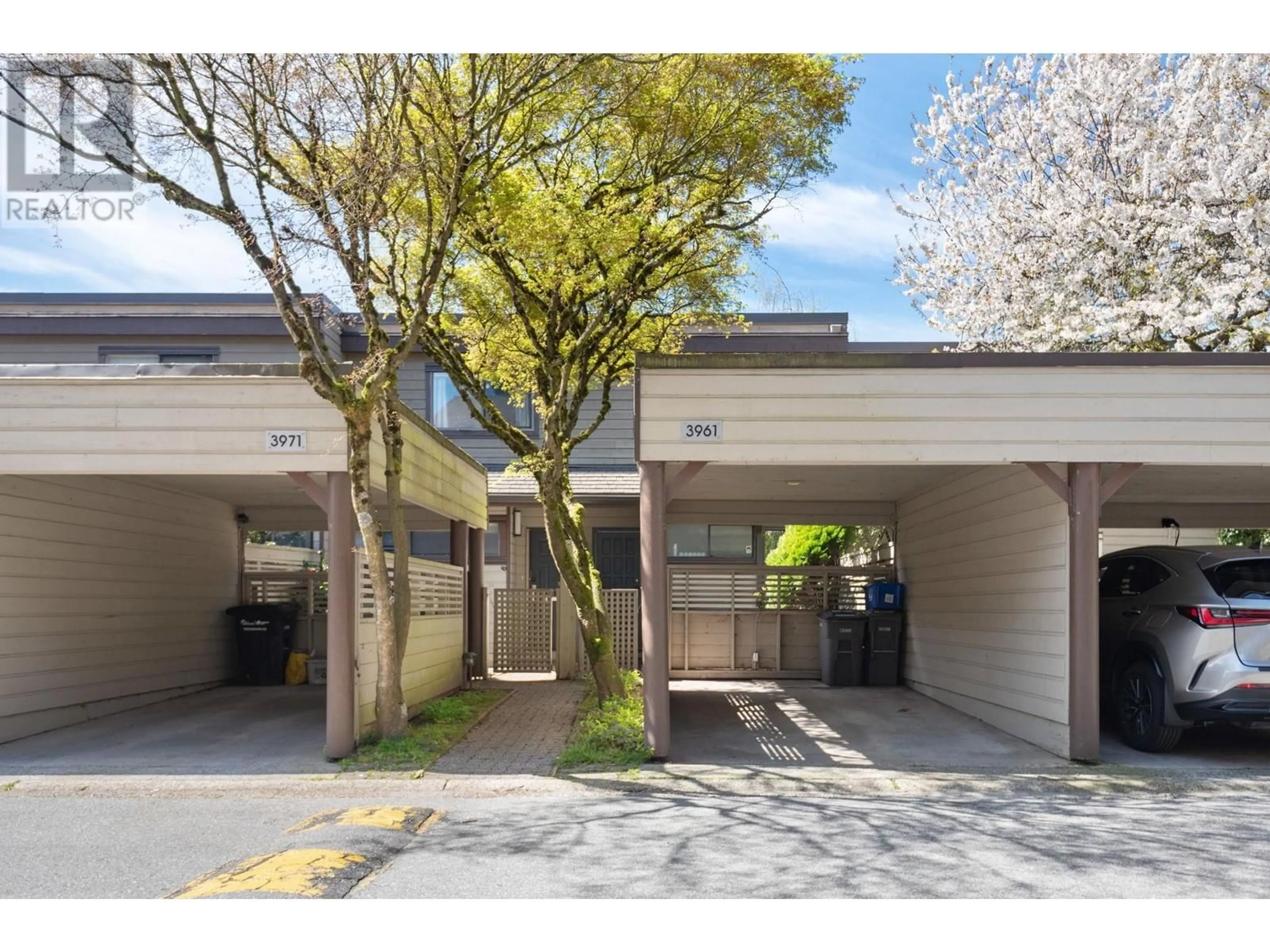 A pic from outside/outdoor area/front of a property/back of a property/a pic from drone, street for 3961 SPRINGTREE DRIVE, Vancouver British Columbia V6L3E2
