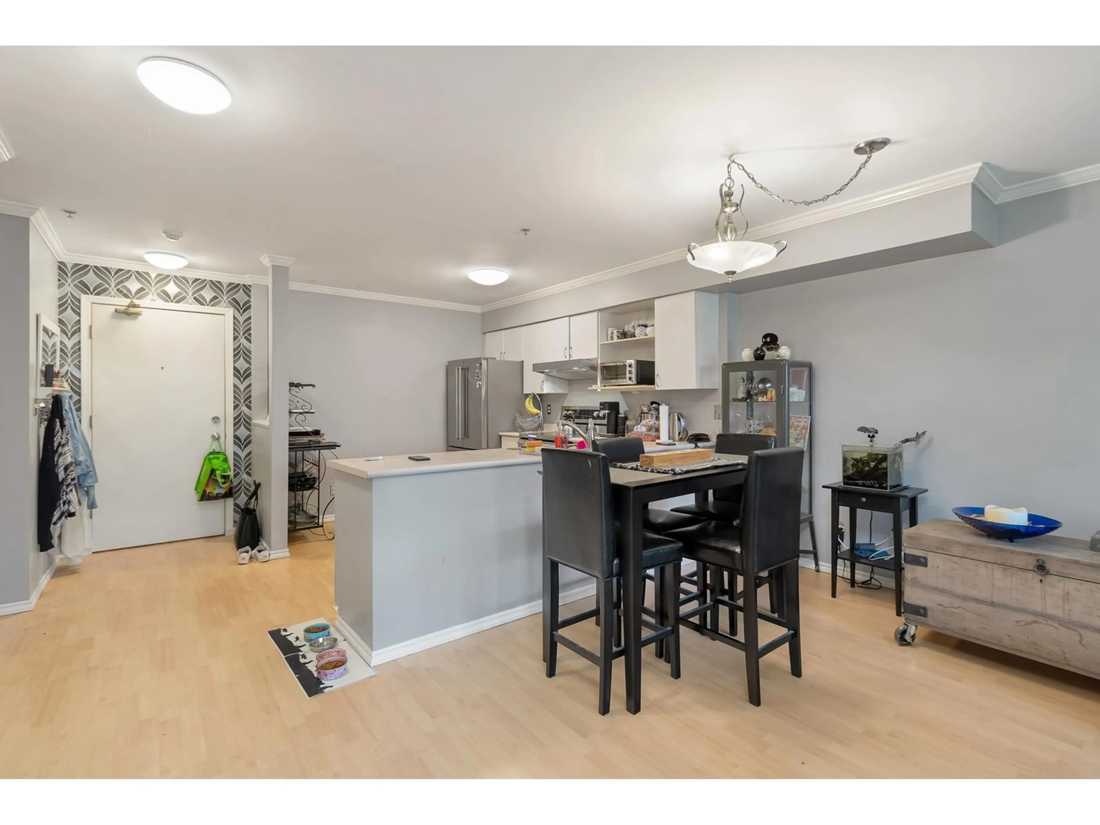 Open concept kitchen, unknown for 213 - 12110 80, Surrey British Columbia V3W0V2