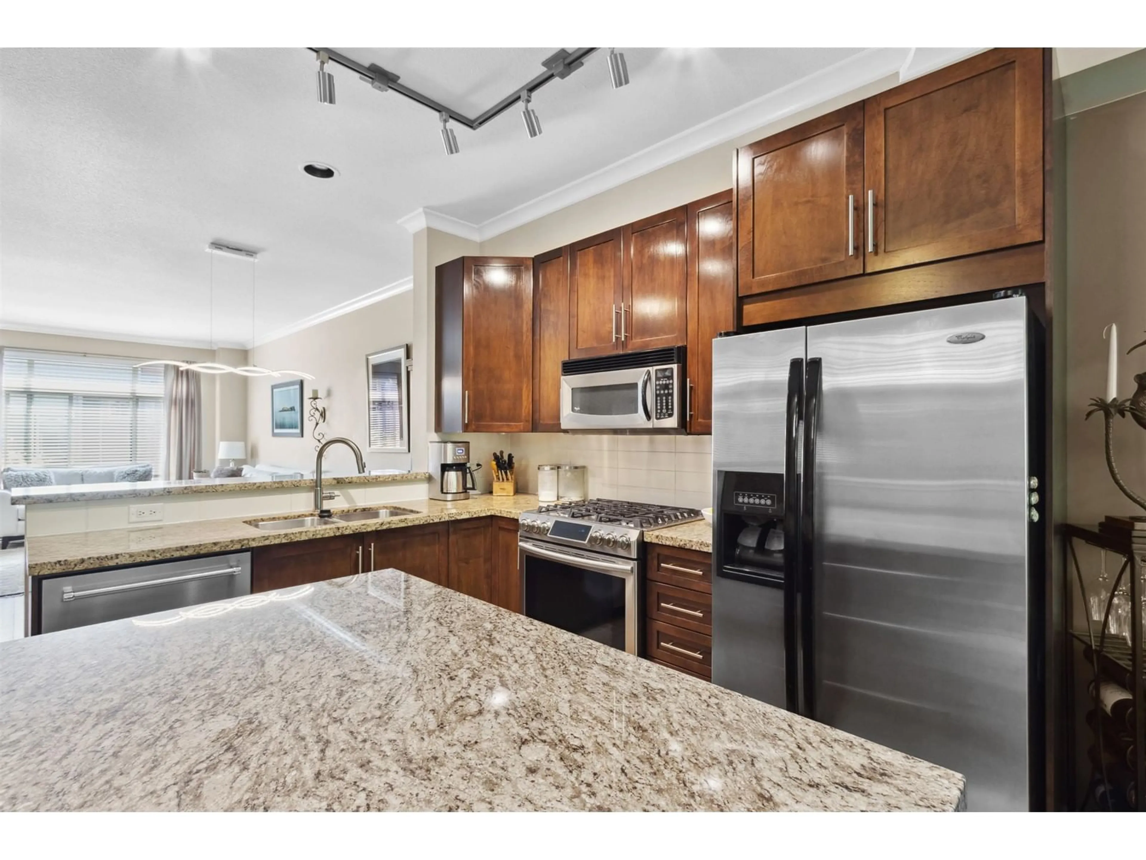 Open concept kitchen, ceramic/tile floor for 29 - 15151 34, Surrey British Columbia V3Z4P5