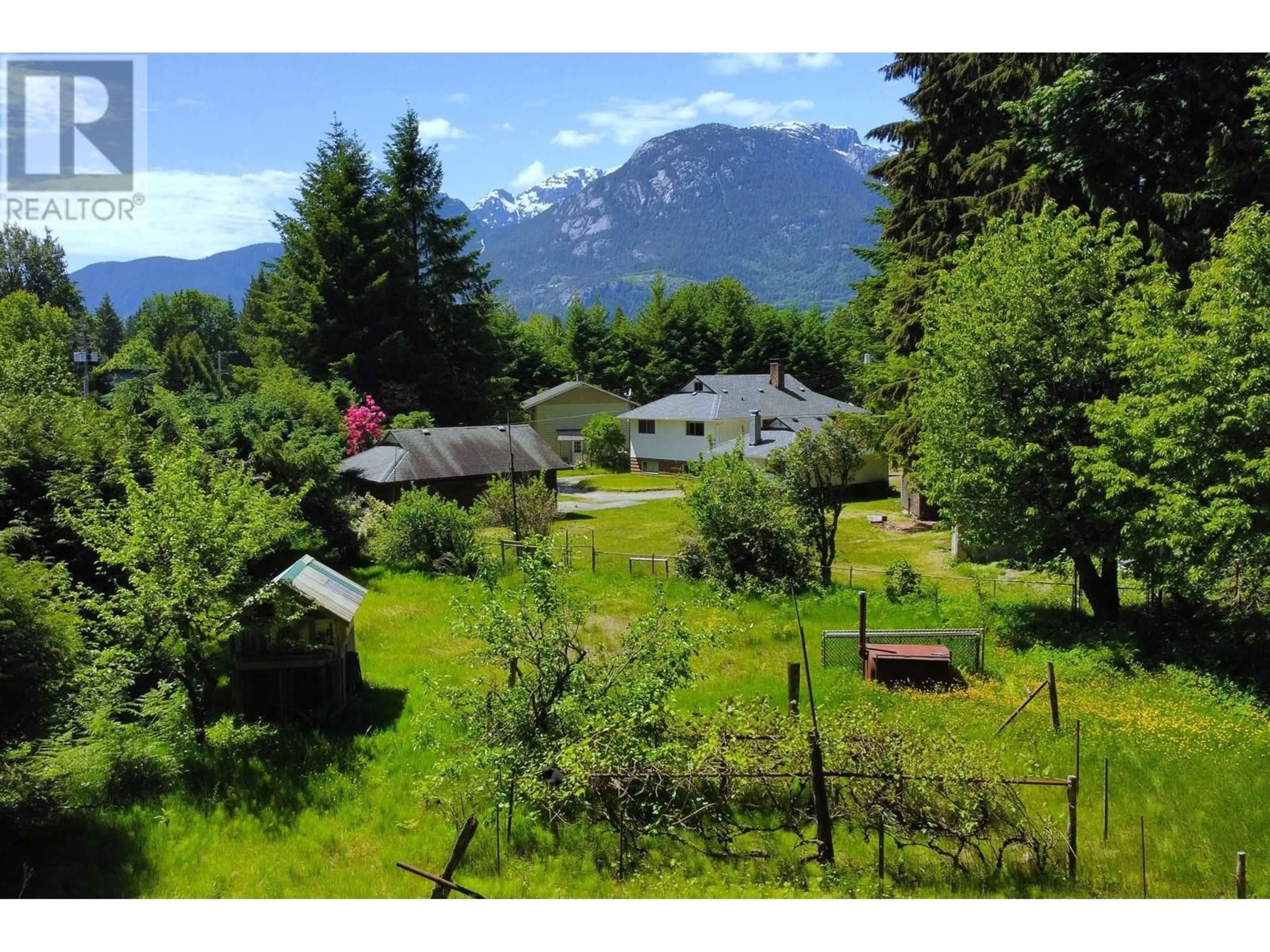 A pic from outside/outdoor area/front of a property/back of a property/a pic from drone, mountain view for 2306 READ PLACE, Squamish British Columbia V0N1T0