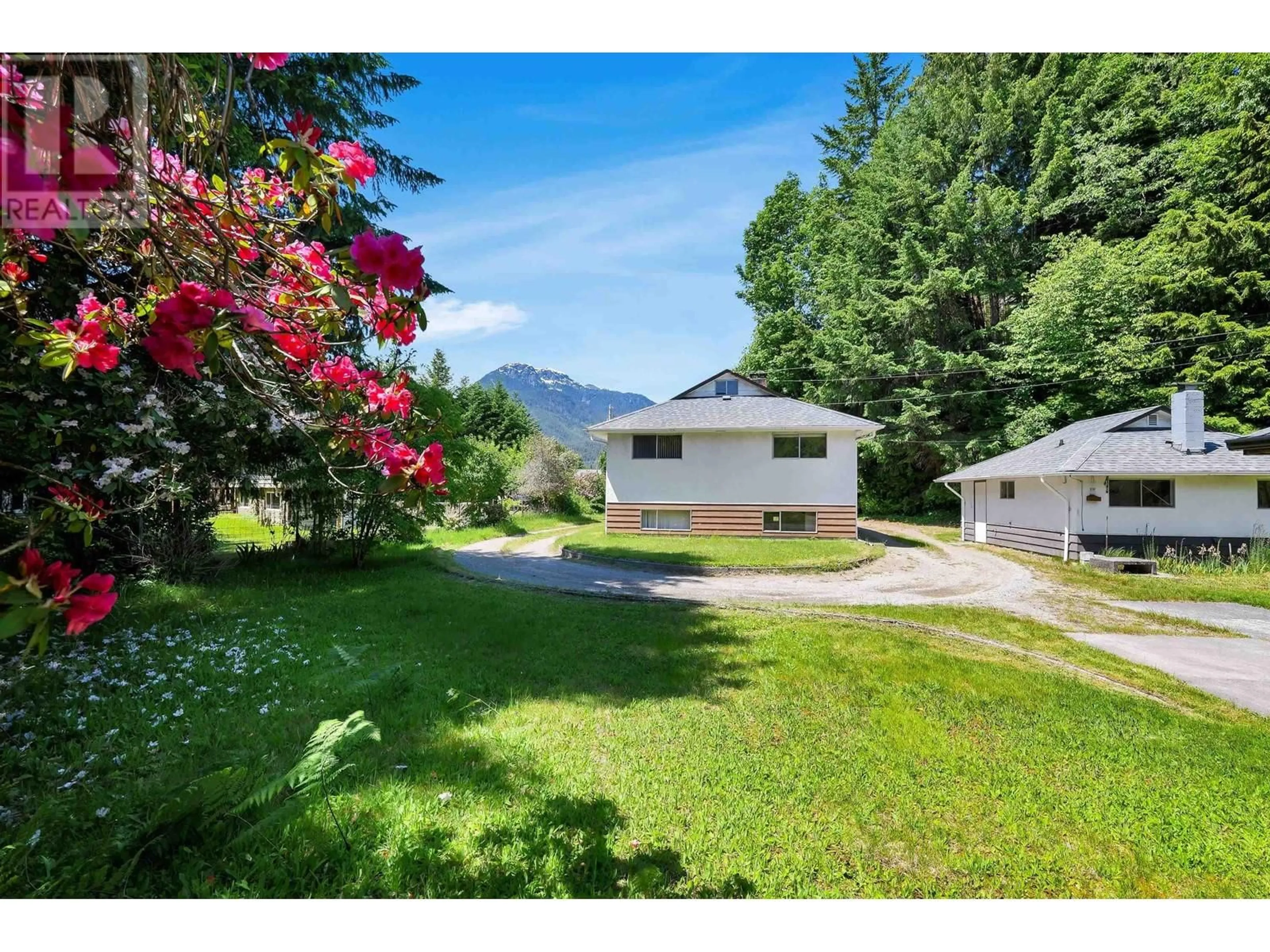 A pic from outside/outdoor area/front of a property/back of a property/a pic from drone, mountain view for 2306 READ PLACE, Squamish British Columbia V0N1T0
