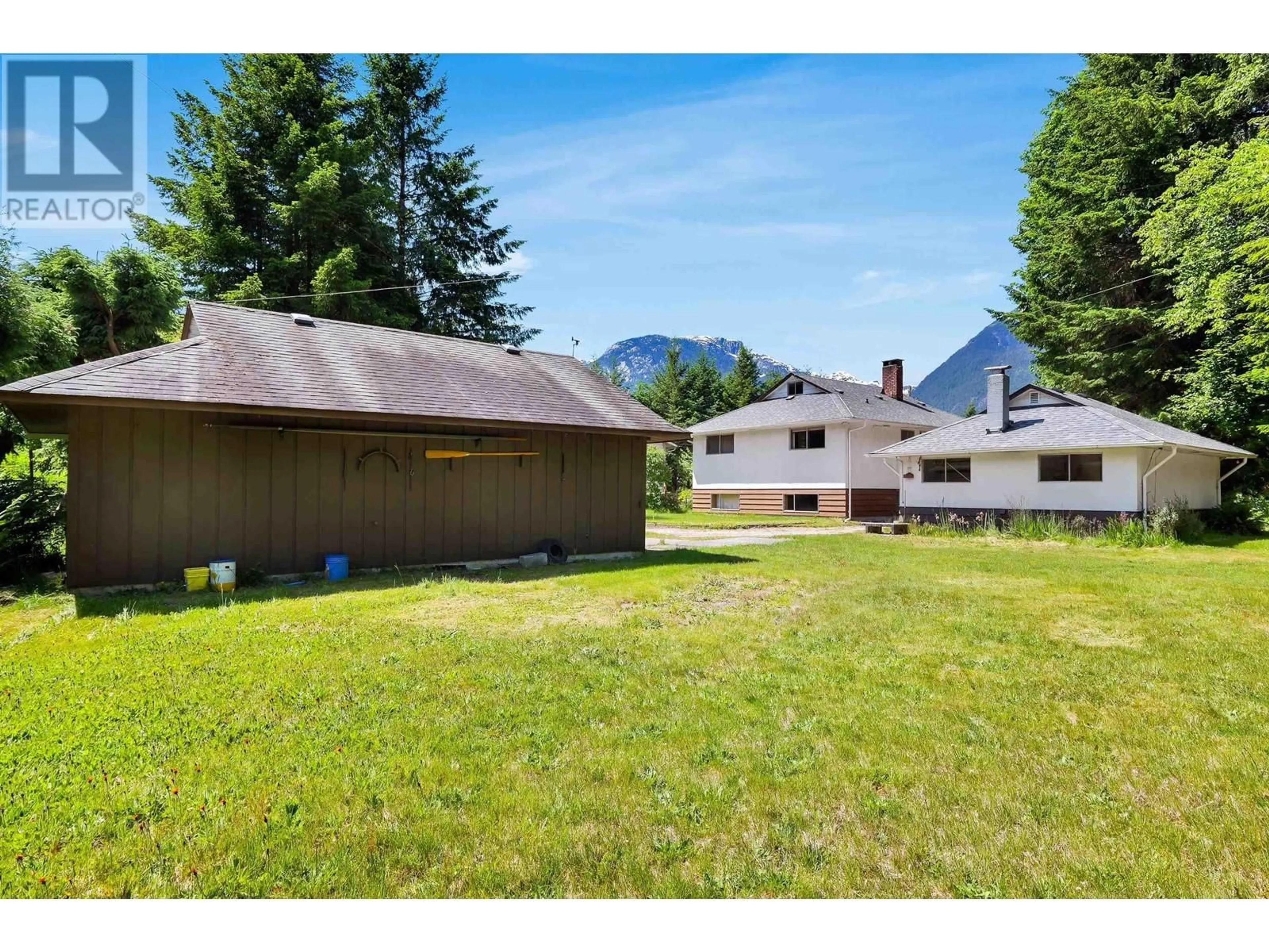 A pic from outside/outdoor area/front of a property/back of a property/a pic from drone, mountain view for 2306 READ PLACE, Squamish British Columbia V0N1T0