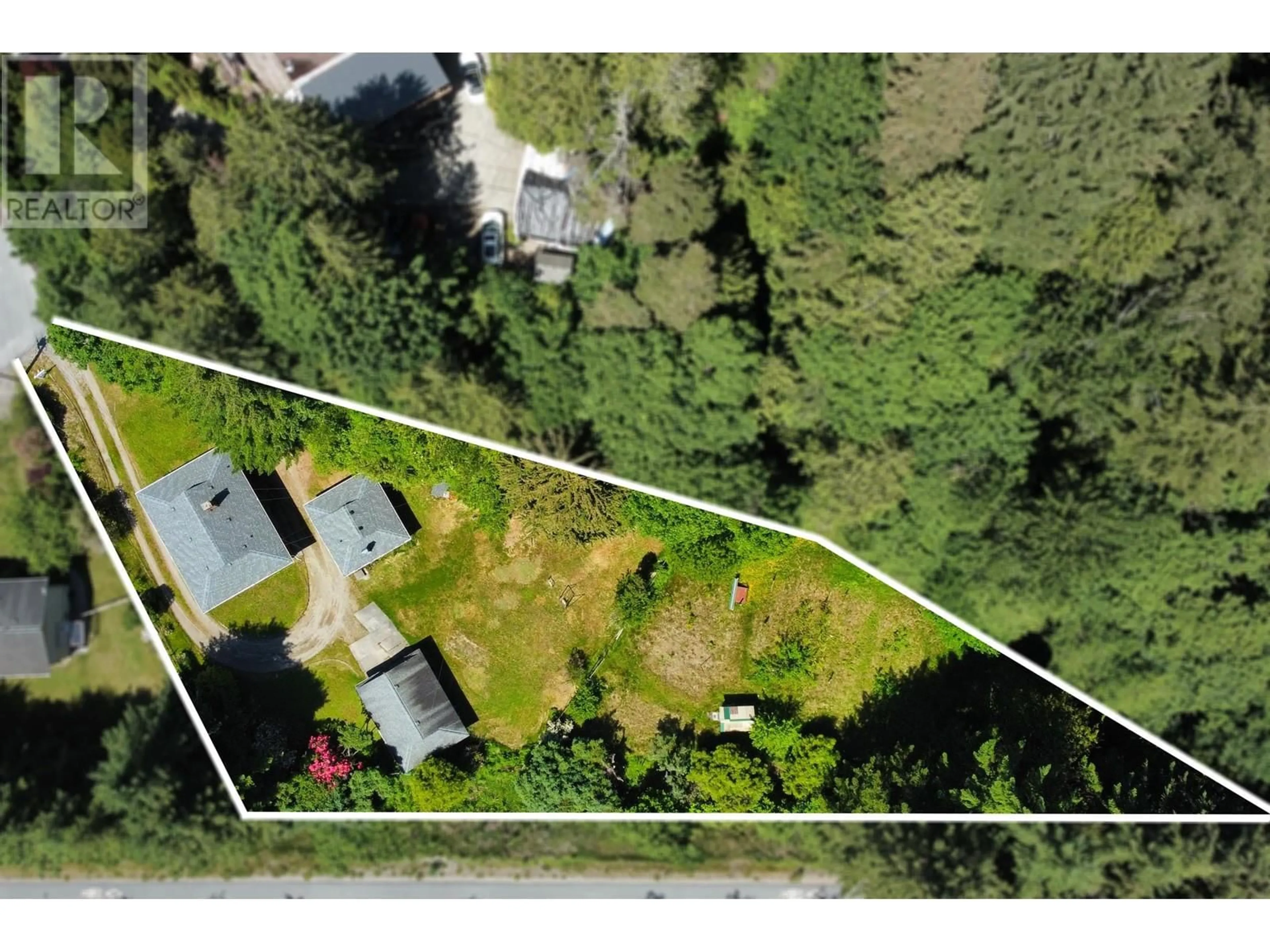 A pic from outside/outdoor area/front of a property/back of a property/a pic from drone, street for 2306 READ PLACE, Squamish British Columbia V0N1T0