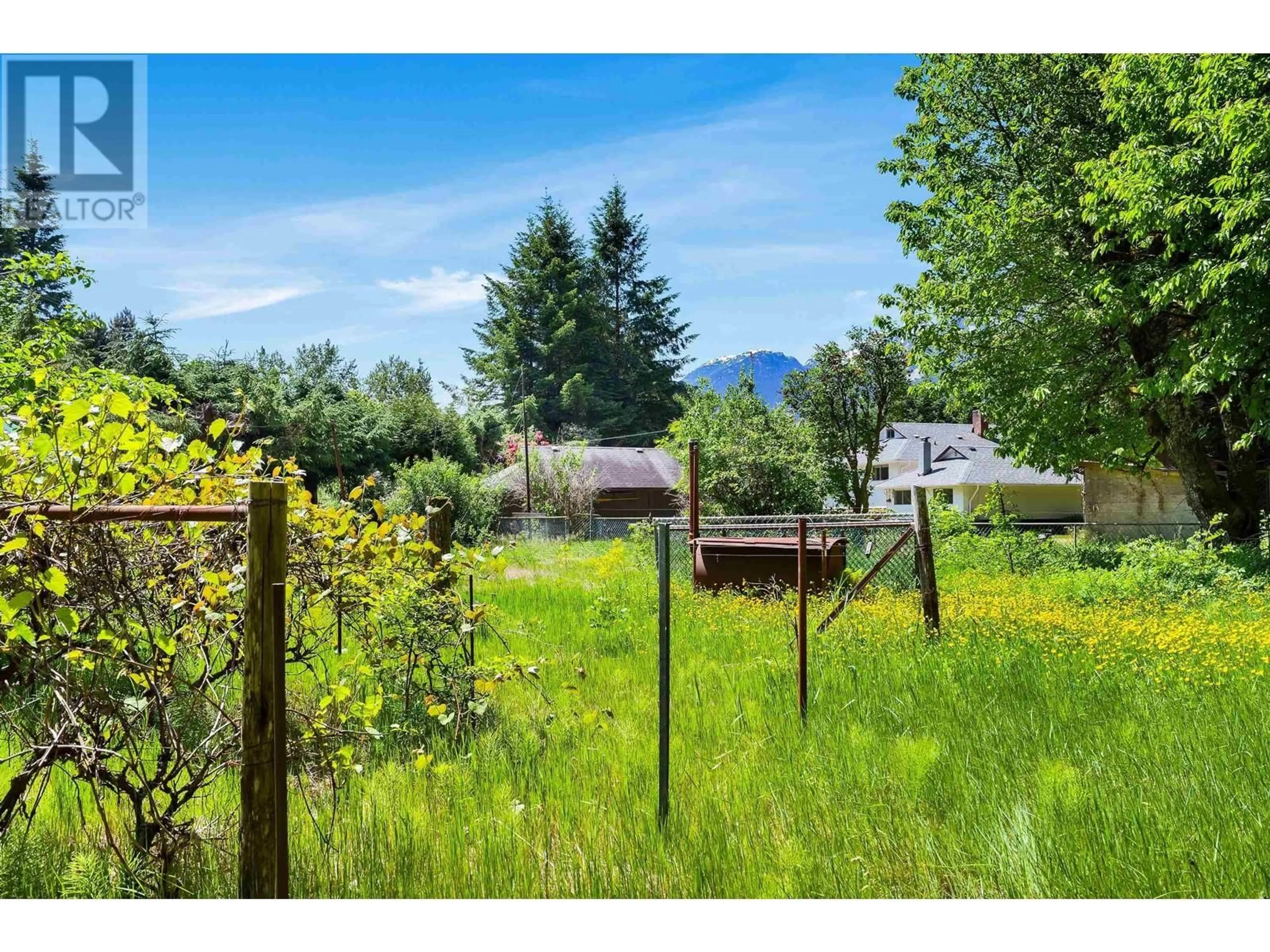 A pic from outside/outdoor area/front of a property/back of a property/a pic from drone, mountain view for 2306 READ PLACE, Squamish British Columbia V0N1T0
