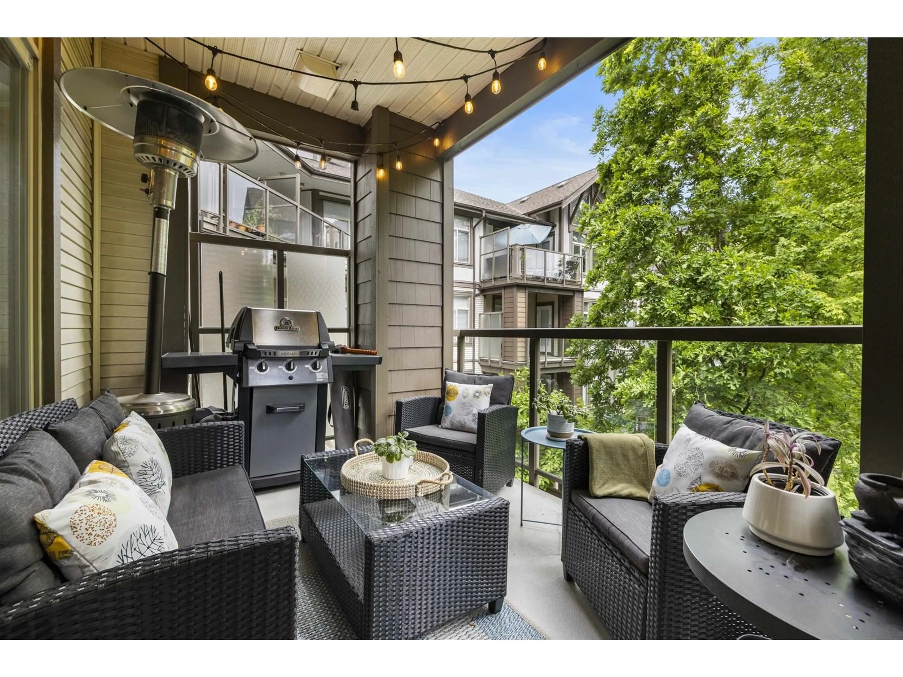 Patio, unknown for 312 - 15322 101, Surrey British Columbia V3R4G9