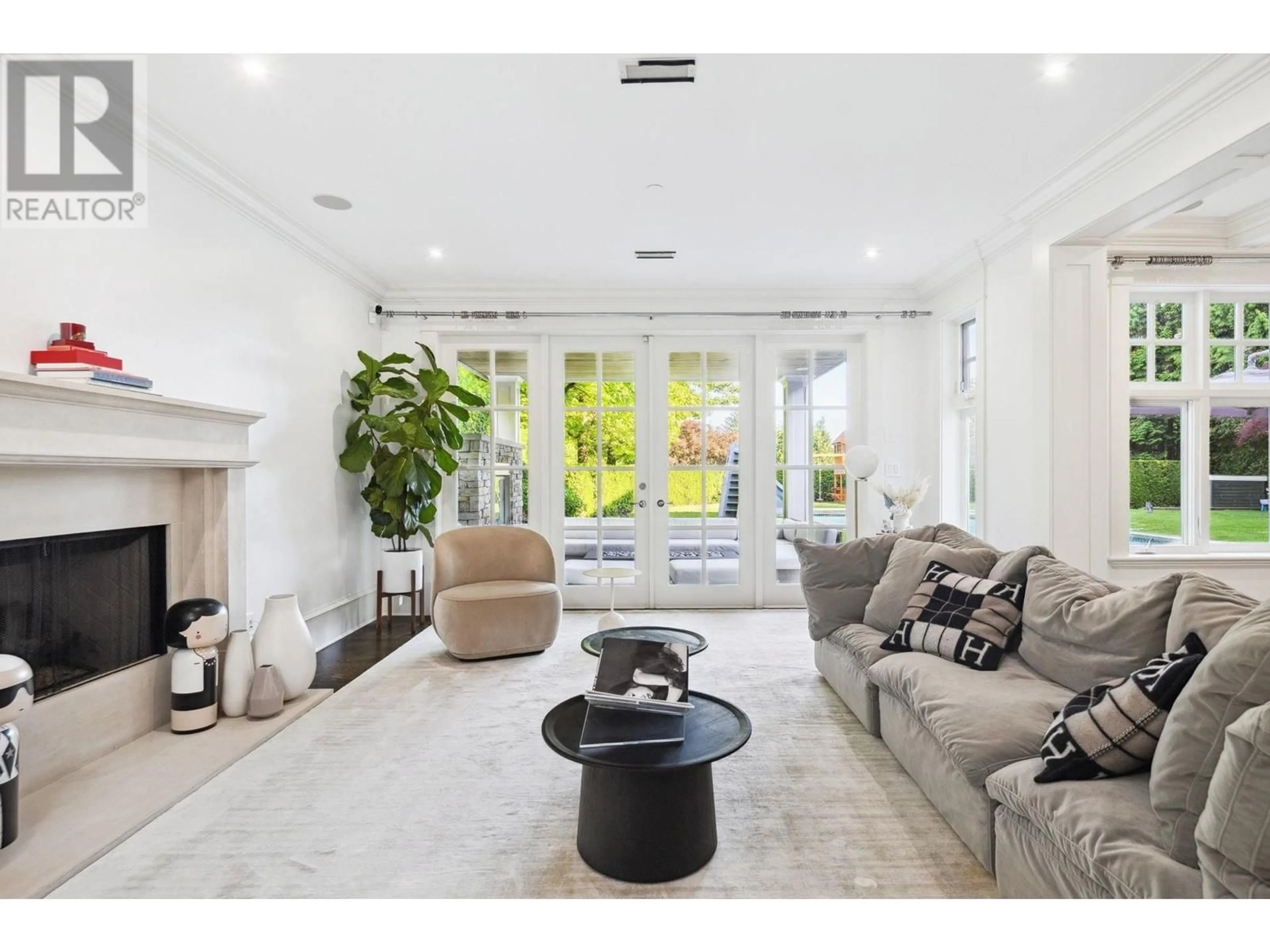 Living room with furniture, unknown for 611 GLENMAROON ROAD, West Vancouver British Columbia V7S1P5