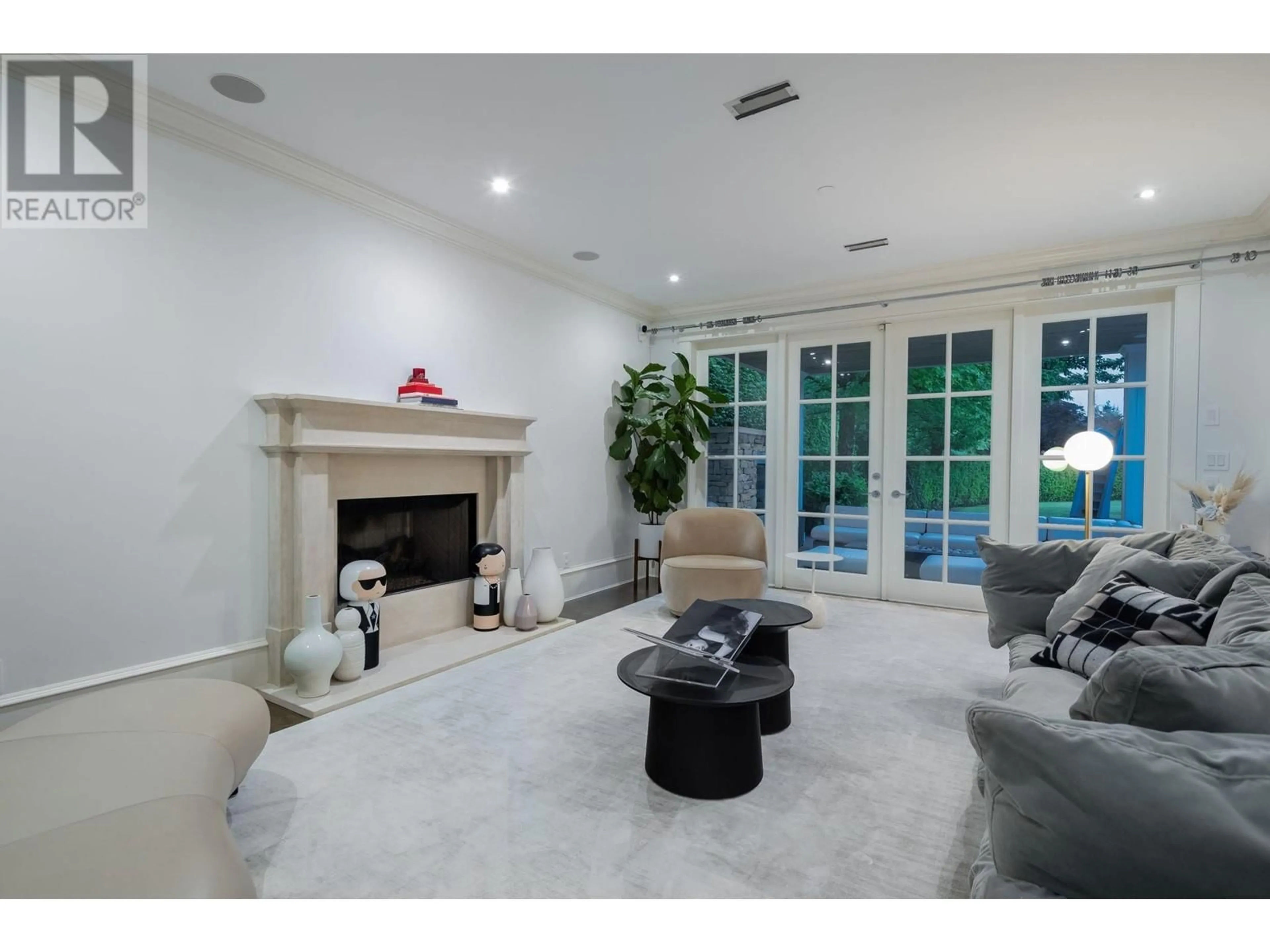 Living room with furniture, unknown for 611 GLENMAROON ROAD, West Vancouver British Columbia V7S1P5