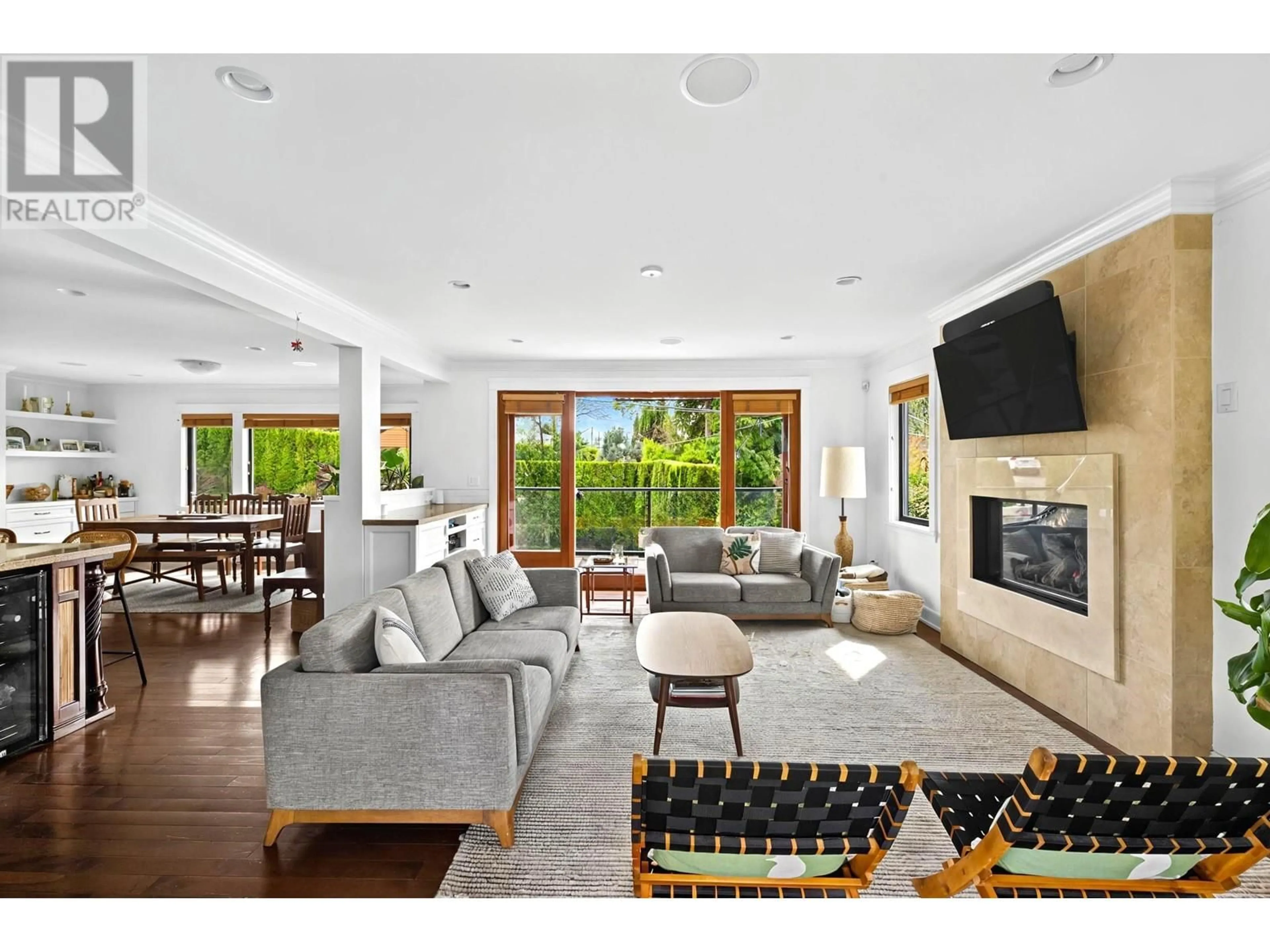 Living room with furniture, unknown for 1031 INGLEWOOD AVENUE, West Vancouver British Columbia V7T1Y1