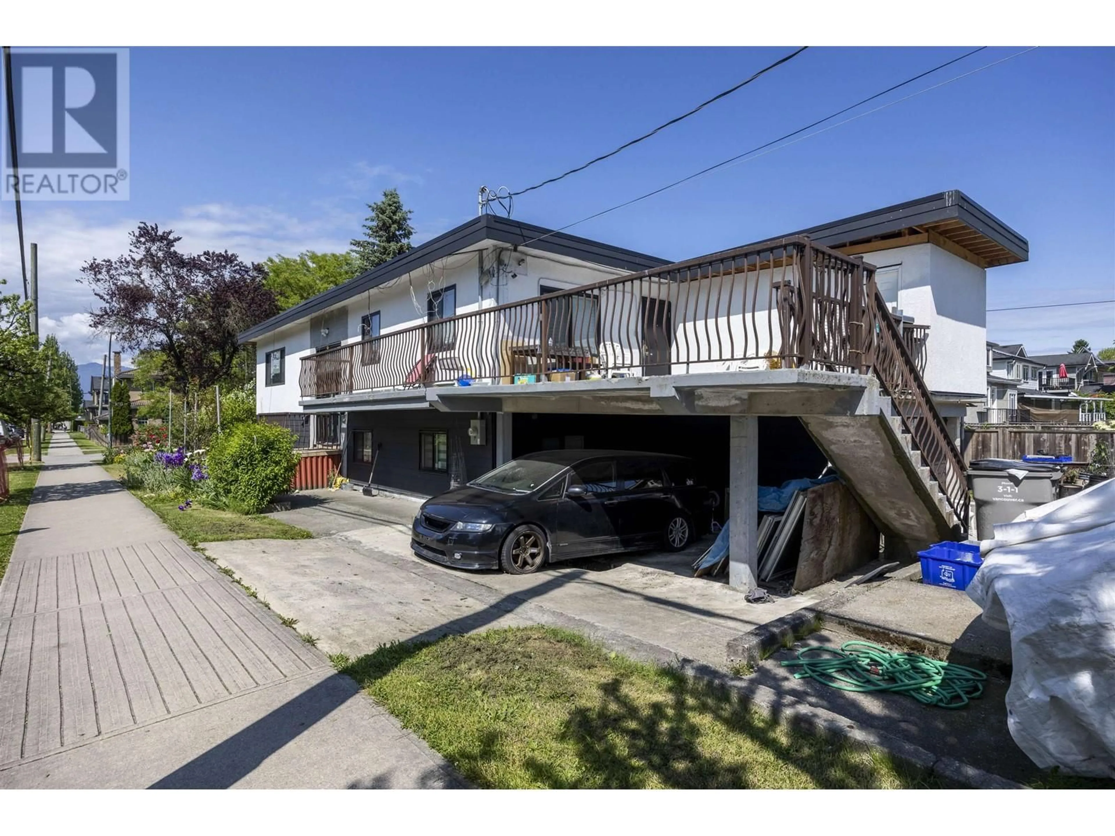 A pic from outside/outdoor area/front of a property/back of a property/a pic from drone, street for 4198 ST. GEORGE STREET, Vancouver British Columbia V5V0C2